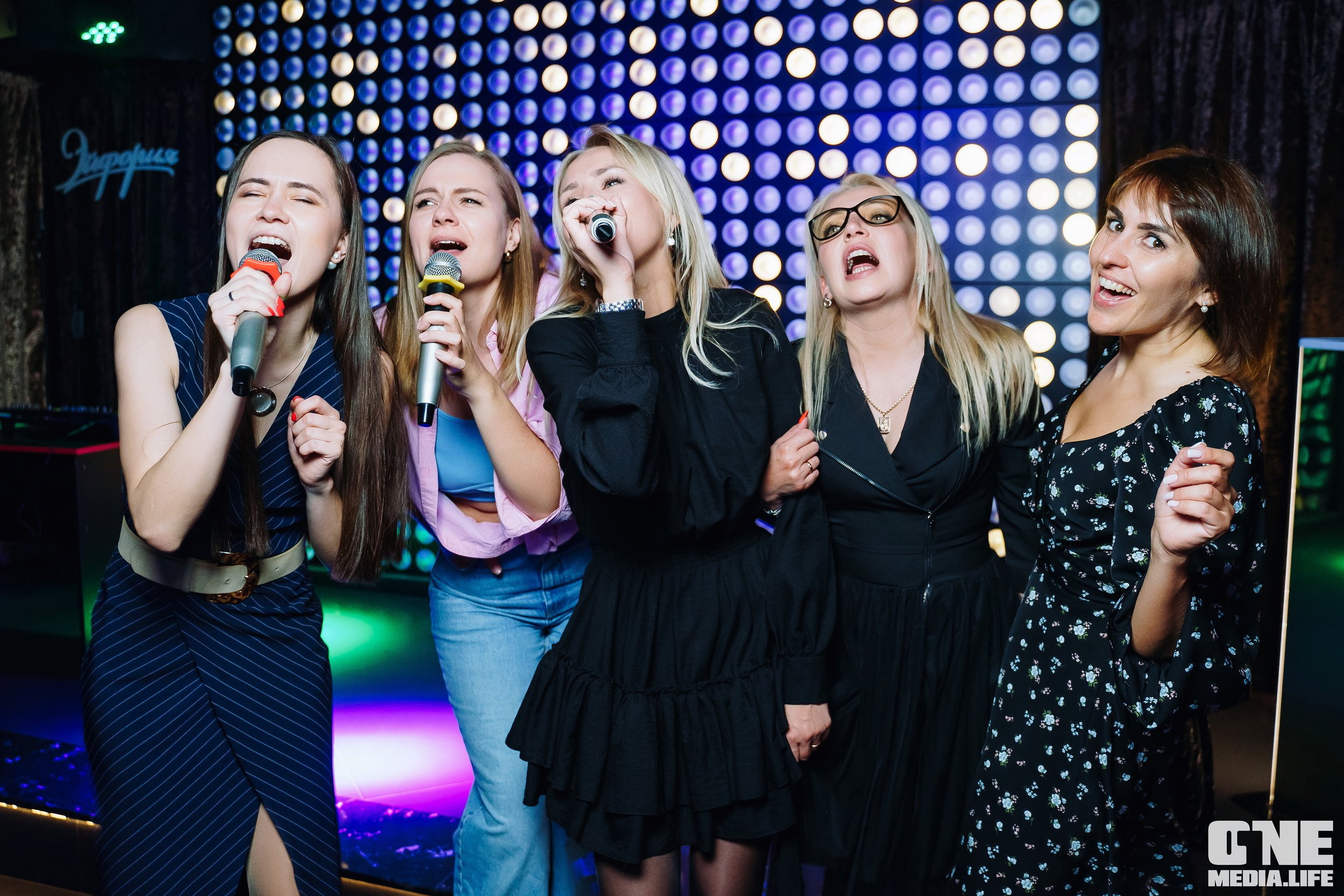 Фотоотчет из караоке-клуба Эйфория. One Media Life: фоторепортажи, фотоотчеты с мероприятий и заведений