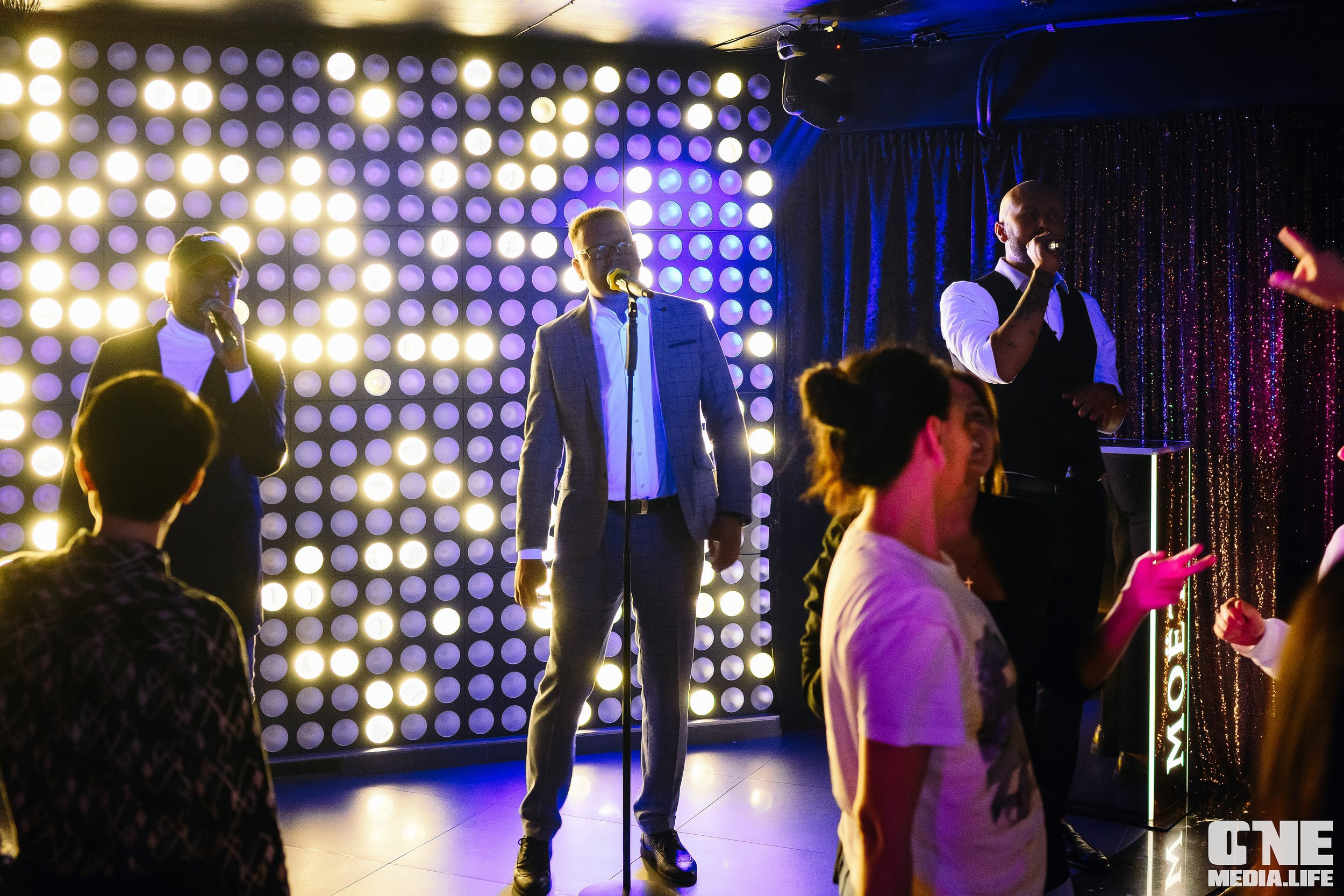 Фоторепортаж из караоке-клуба Эйфория. One Media Life: фоторепортажи, фотоотчеты с мероприятий и заведений