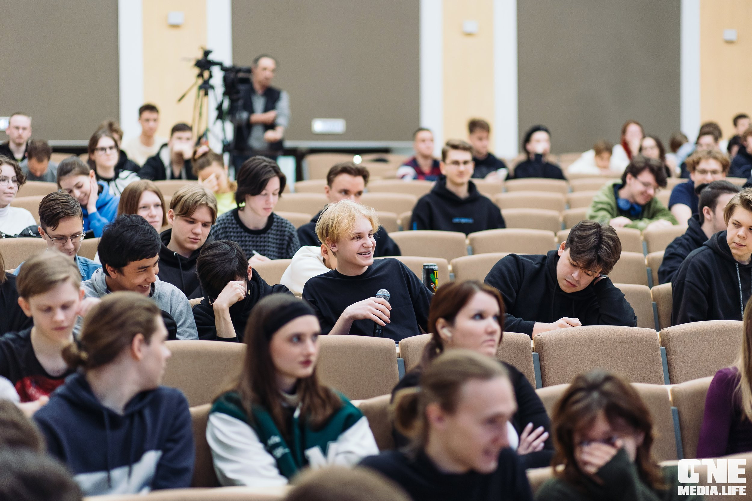 Серия лекция по искусственному интеллекту. One Media Life: фоторепортажи, фотоотчеты с мероприятий и заведений