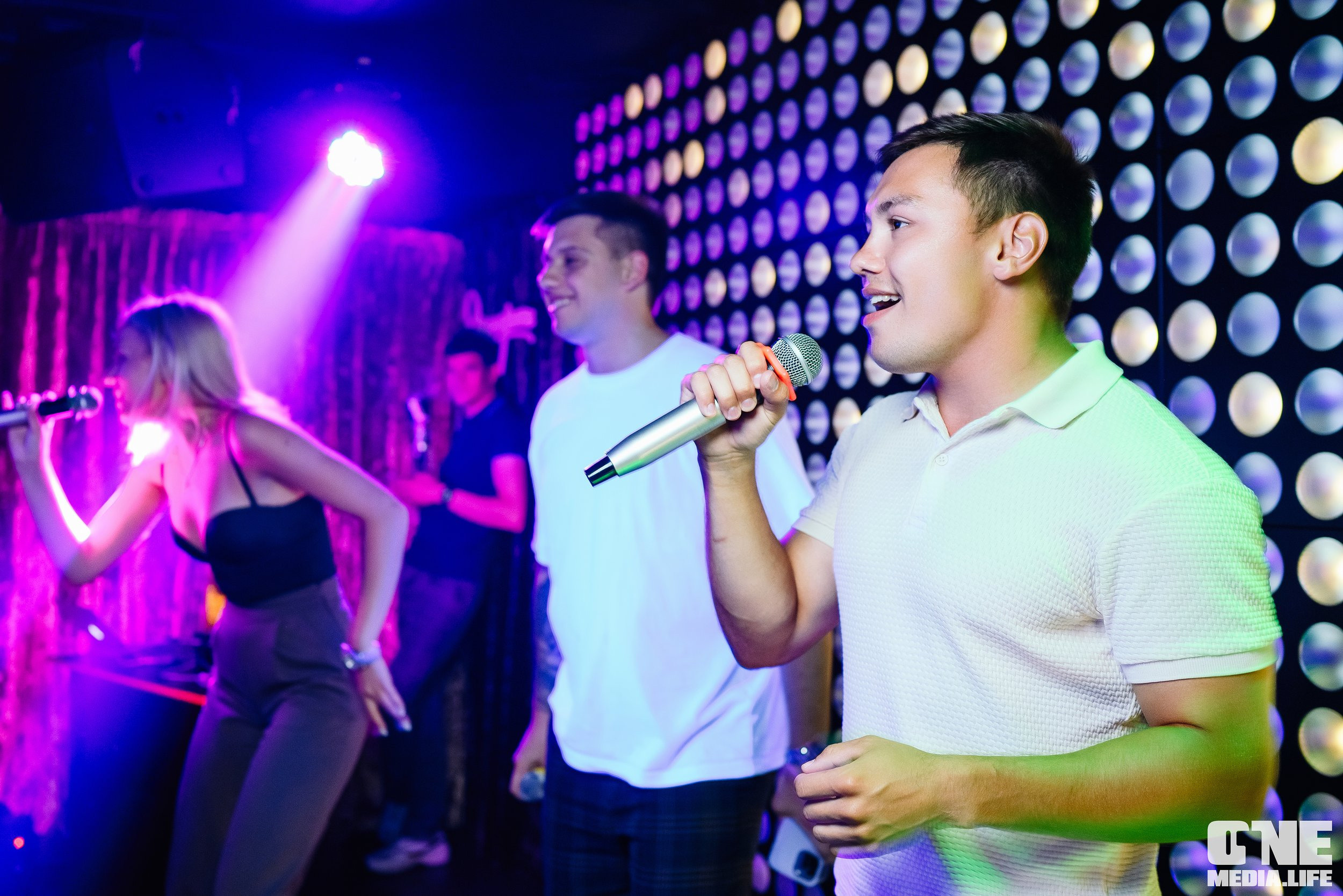 Фоторепортаж из караоке-клуба Эйфория. One Media Life: фоторепортажи, фотоотчеты с мероприятий и заведений