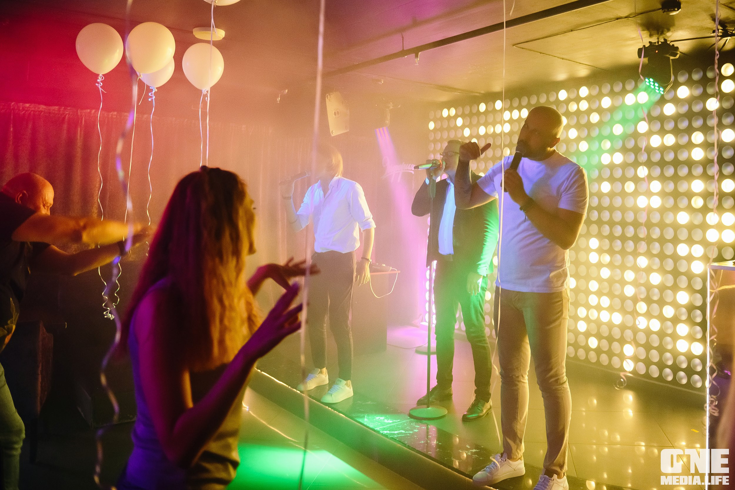 Фотоотчет из караоке-клуба Эйфория. One Media Life: фоторепортажи, фотоотчеты с мероприятий и заведений