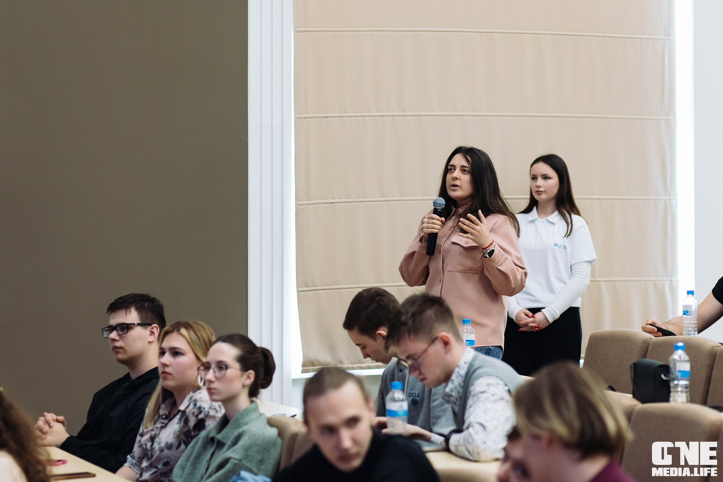 Серия лекция по искусственному интеллекту. One Media Life: фоторепортажи, фотоотчеты с мероприятий и заведений