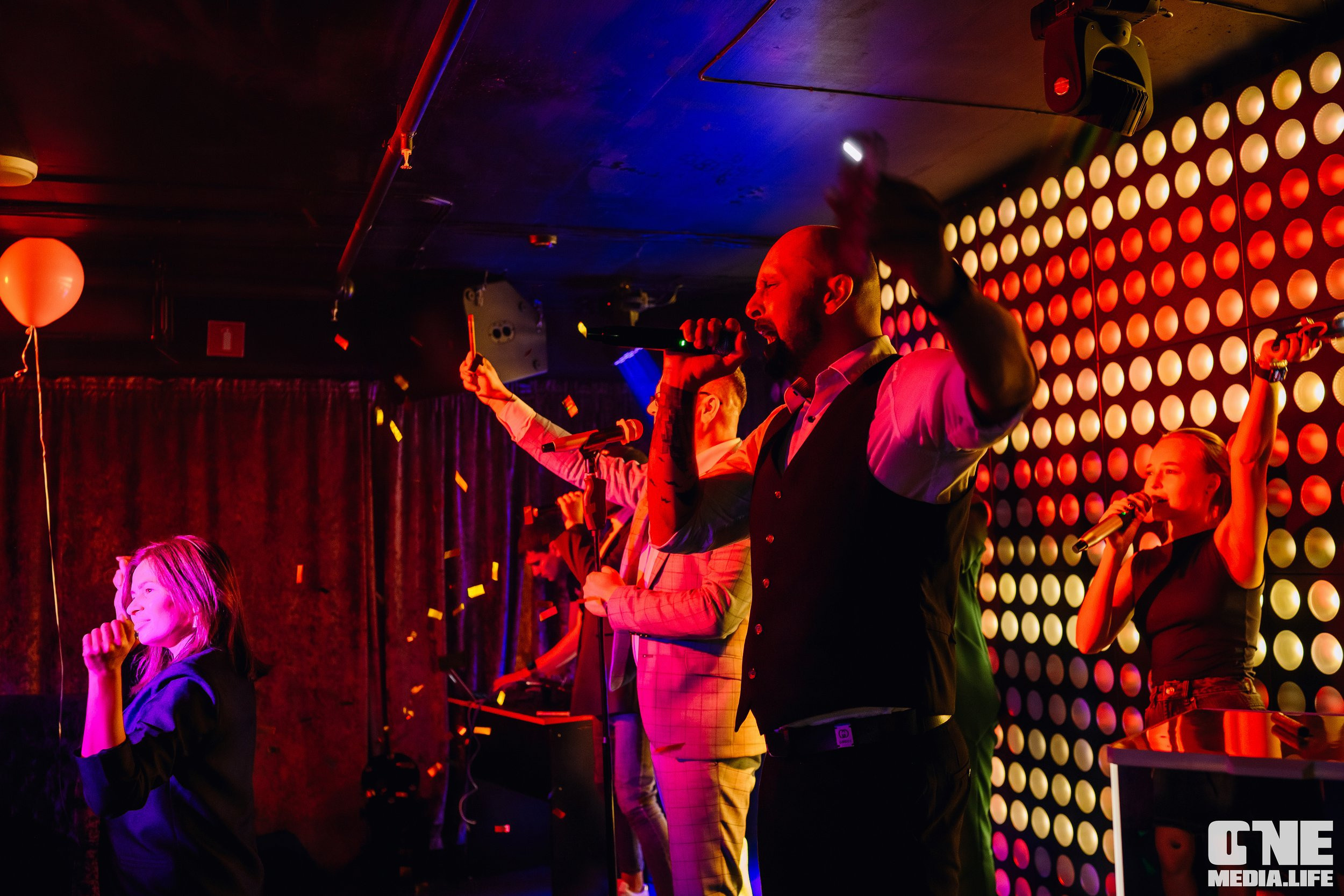 Фоторепортаж из караоке-клуба Эйфория. One Media Life: фоторепортажи, фотоотчеты с мероприятий и заведений