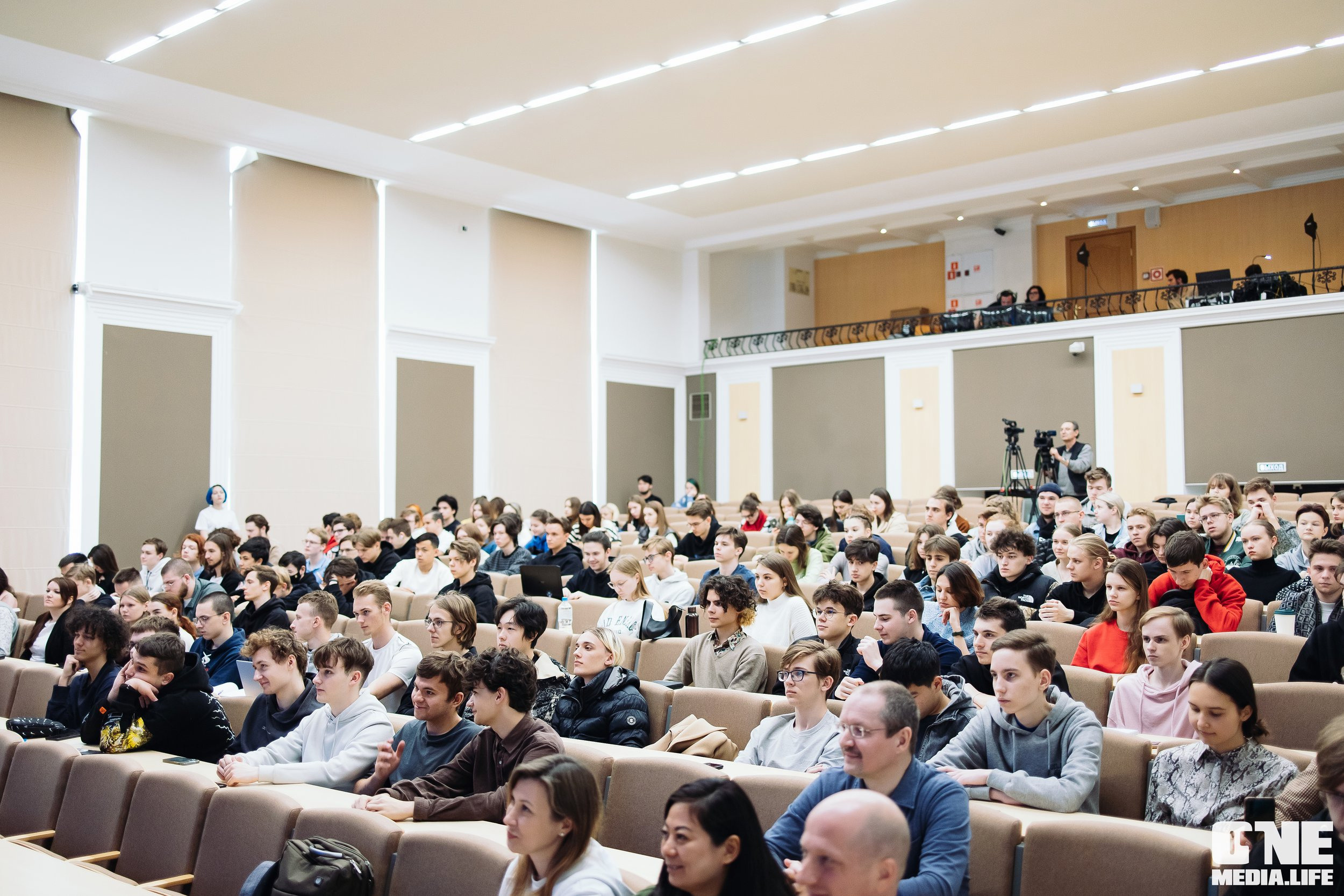 Серия лекция по искусственному интеллекту. One Media Life: фоторепортажи, фотоотчеты с мероприятий и заведений