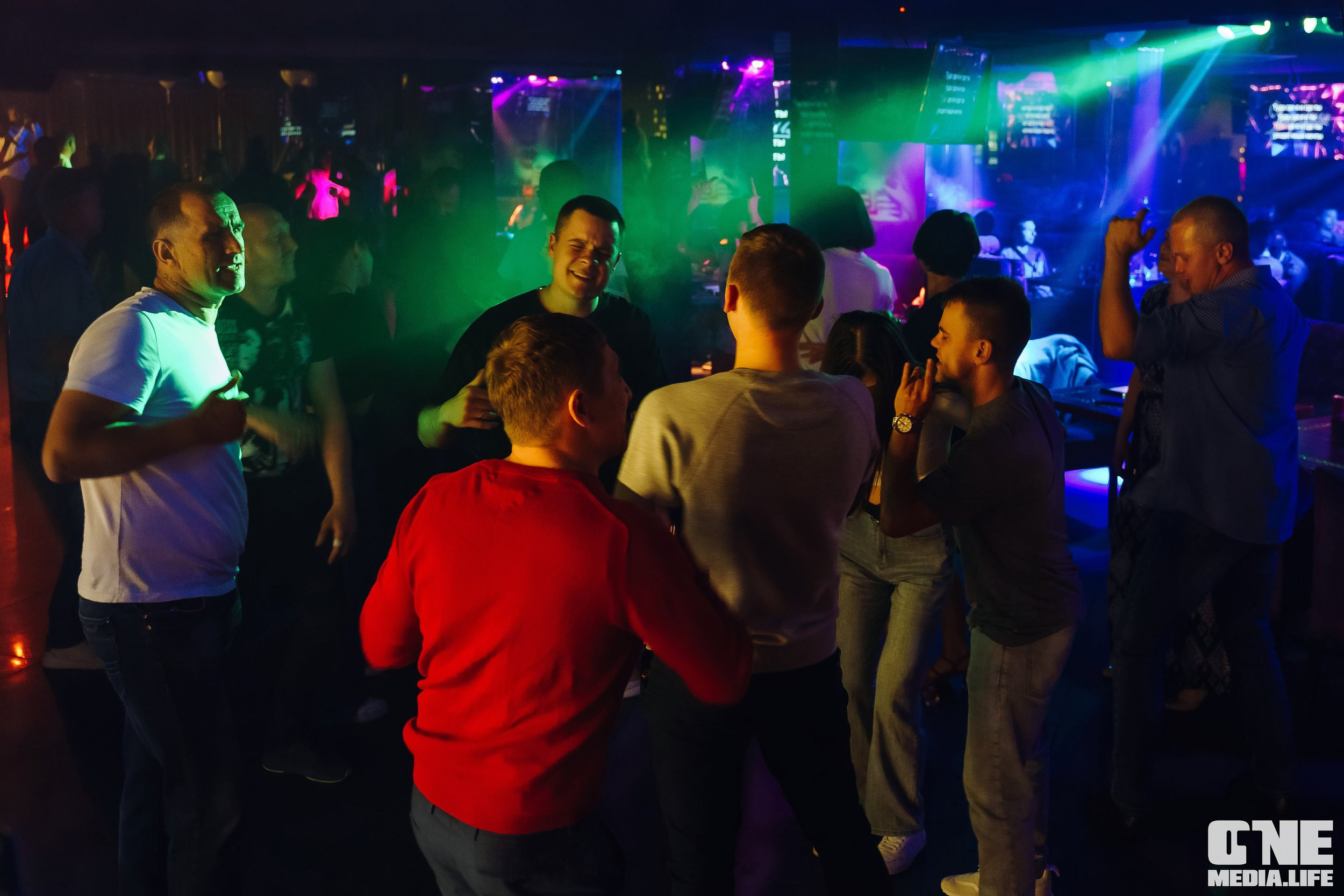 Фотоотчет из караоке-клуба Эйфория. One Media Life: фоторепортажи, фотоотчеты с мероприятий и заведений