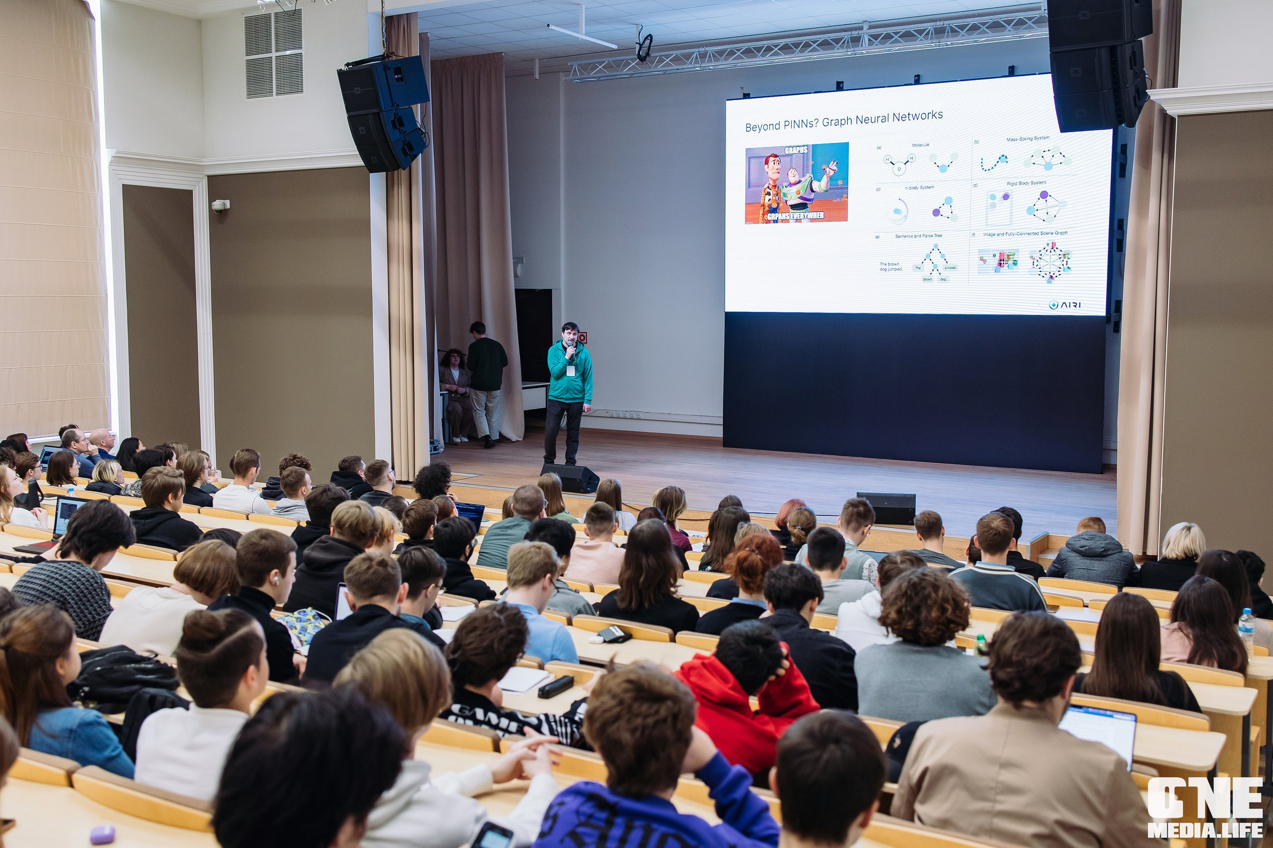 Серия лекция по искусственному интеллекту. One Media Life: фоторепортажи, фотоотчеты с мероприятий и заведений