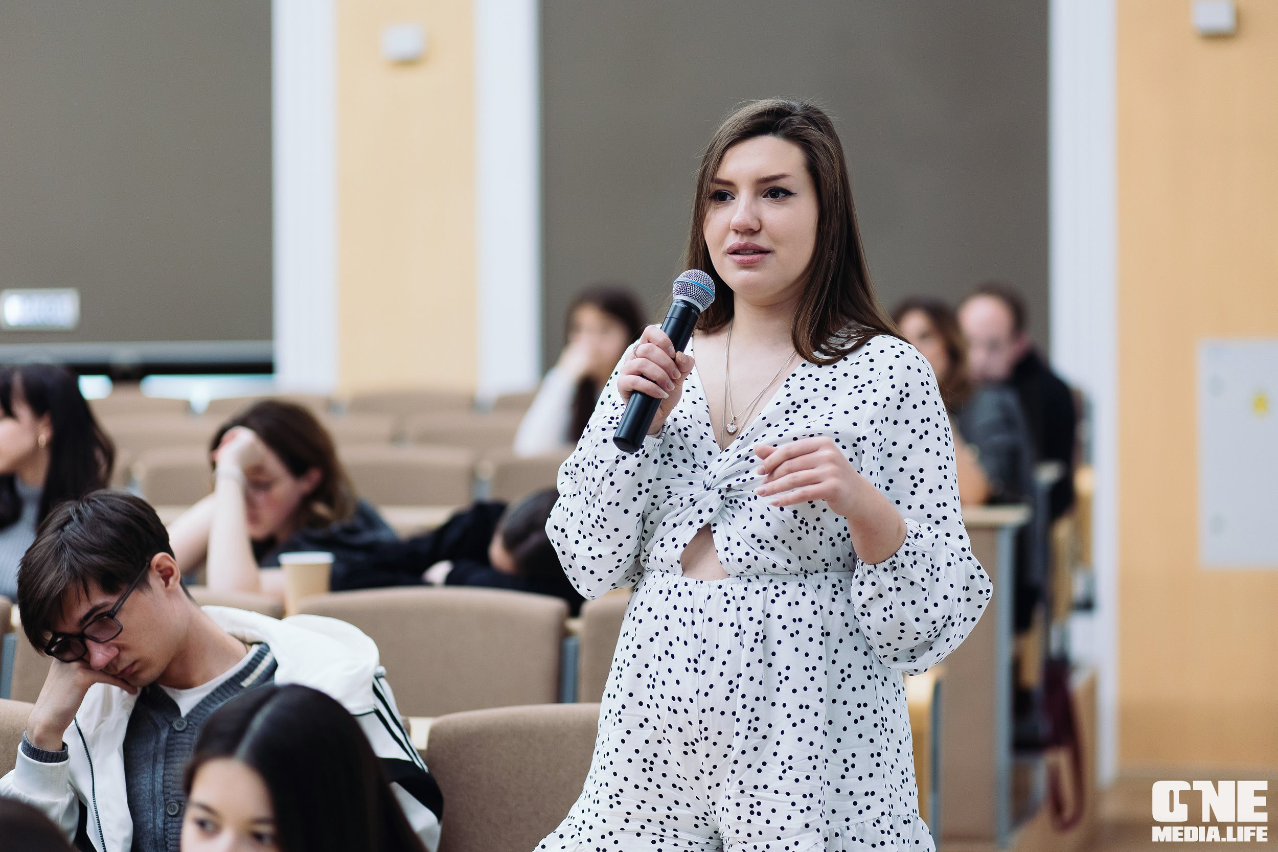 Серия лекция по искусственному интеллекту. One Media Life: фоторепортажи, фотоотчеты с мероприятий и заведений