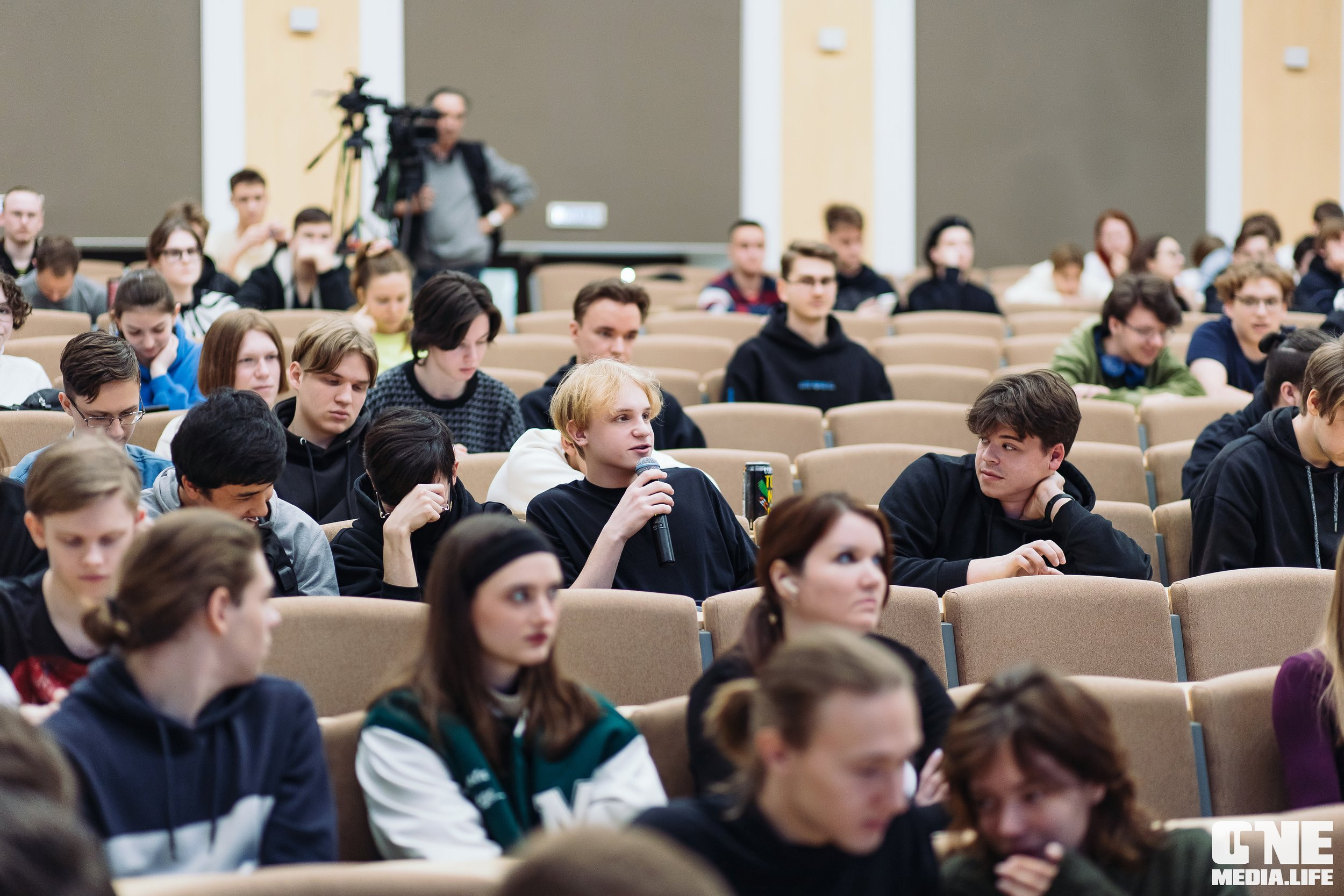 Серия лекция по искусственному интеллекту. One Media Life: фоторепортажи, фотоотчеты с мероприятий и заведений