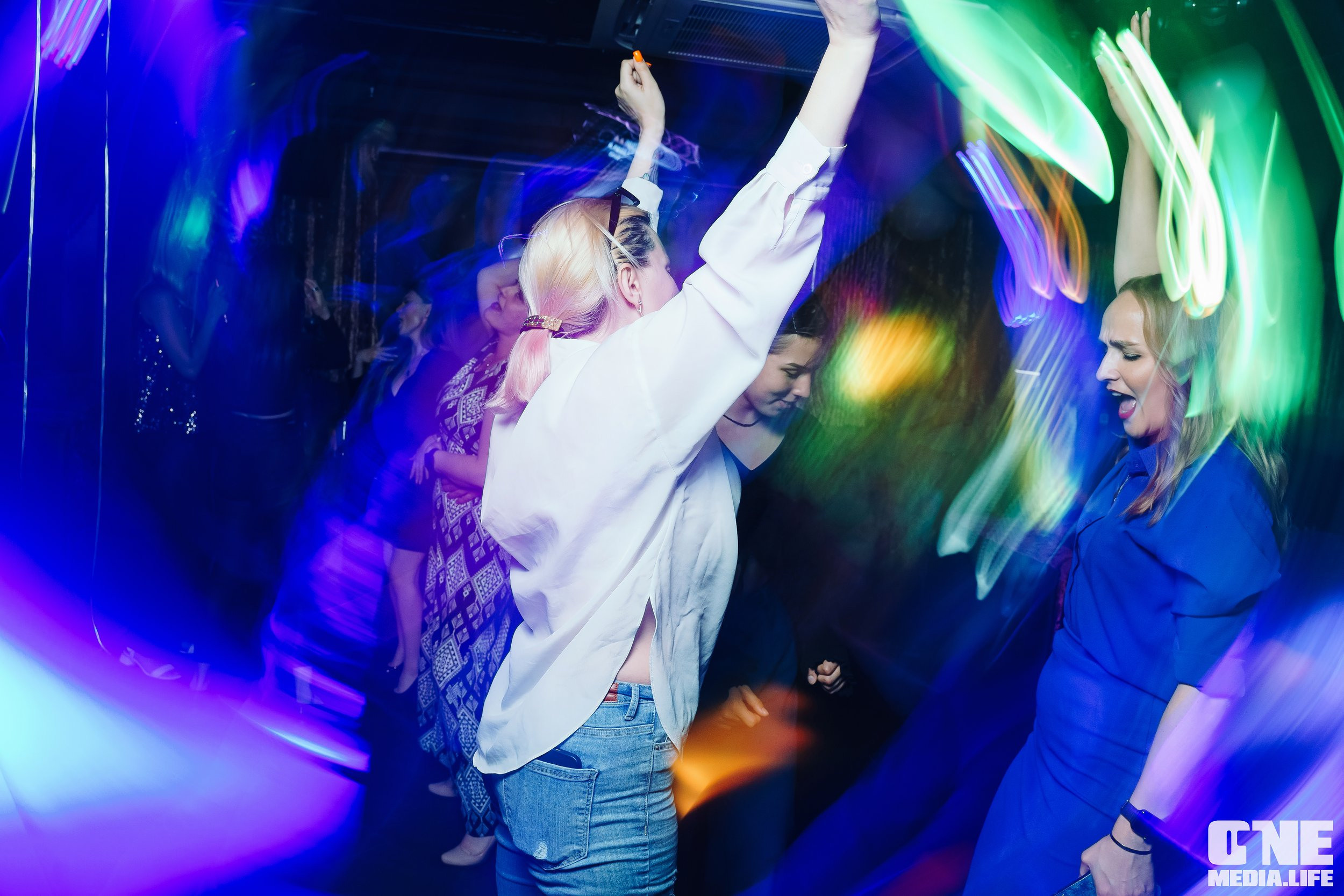 Фотоотчет из караоке-клуба Эйфория. One Media Life: фоторепортажи, фотоотчеты с мероприятий и заведений