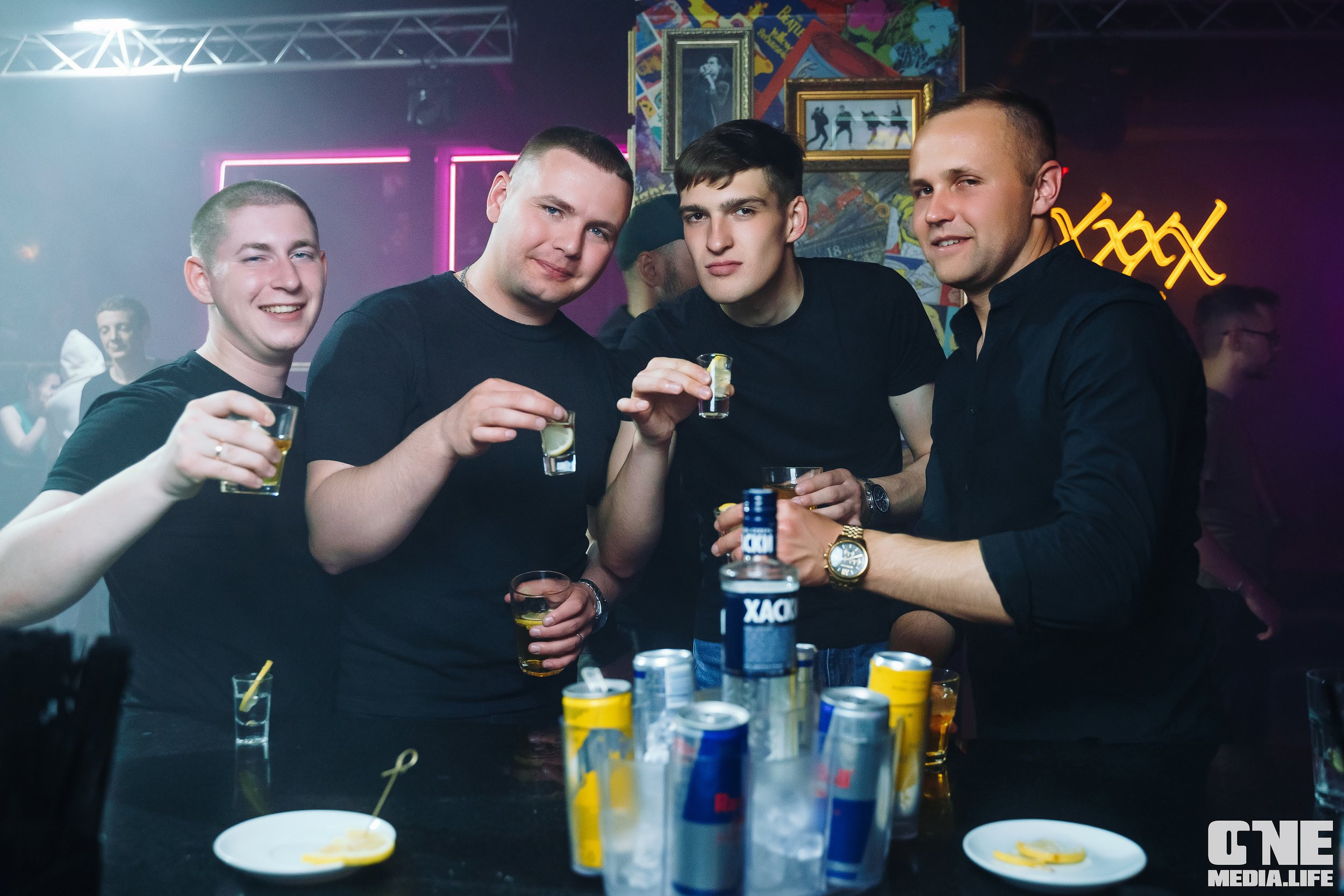 Фоторепортаж из экстрим бара XxxX. One Media Life: фоторепортажи, фотоотчеты с мероприятий и заведений