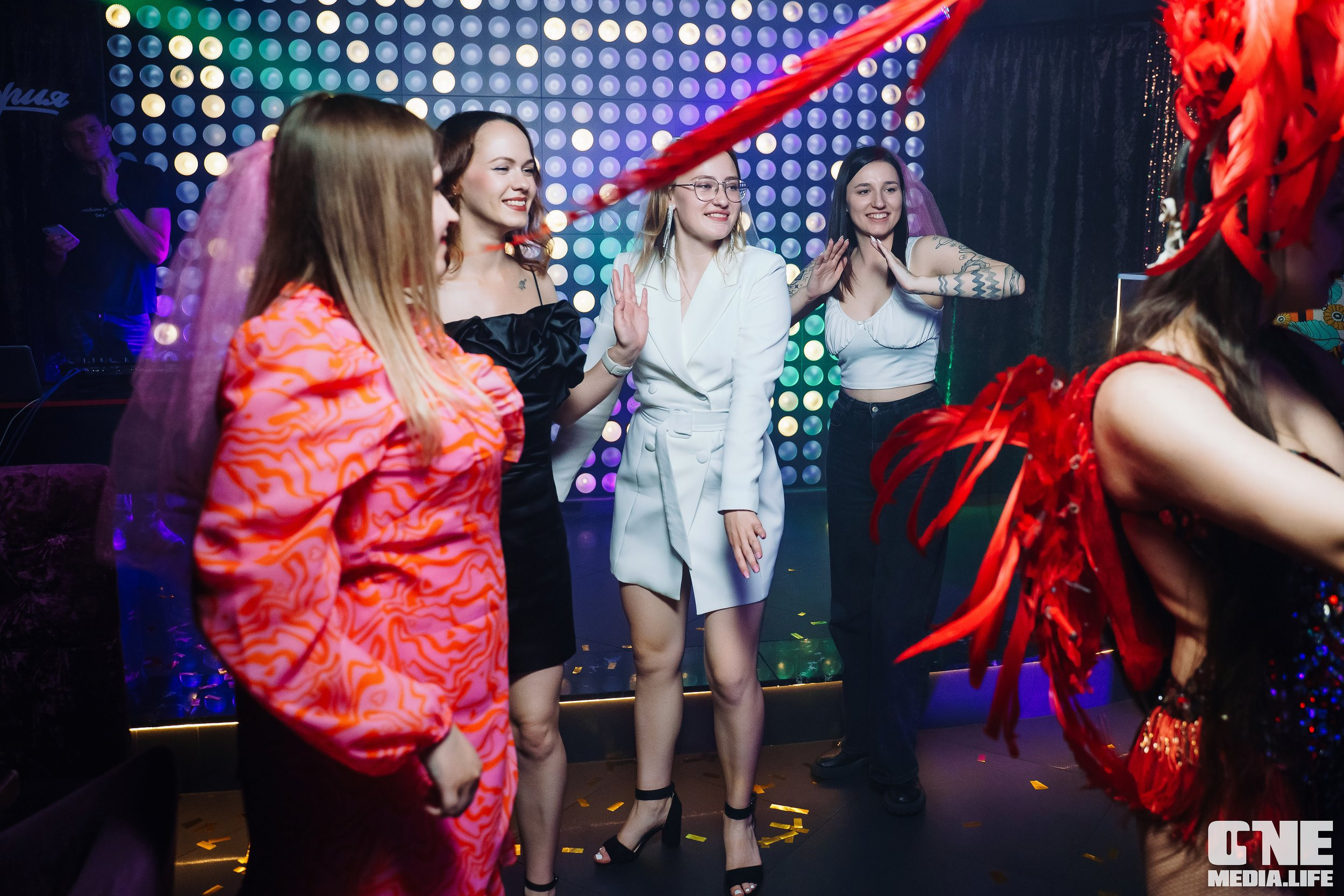 Фотоотчет из караоке-клуба Эйфория. One Media Life: фоторепортажи, фотоотчеты с мероприятий и заведений