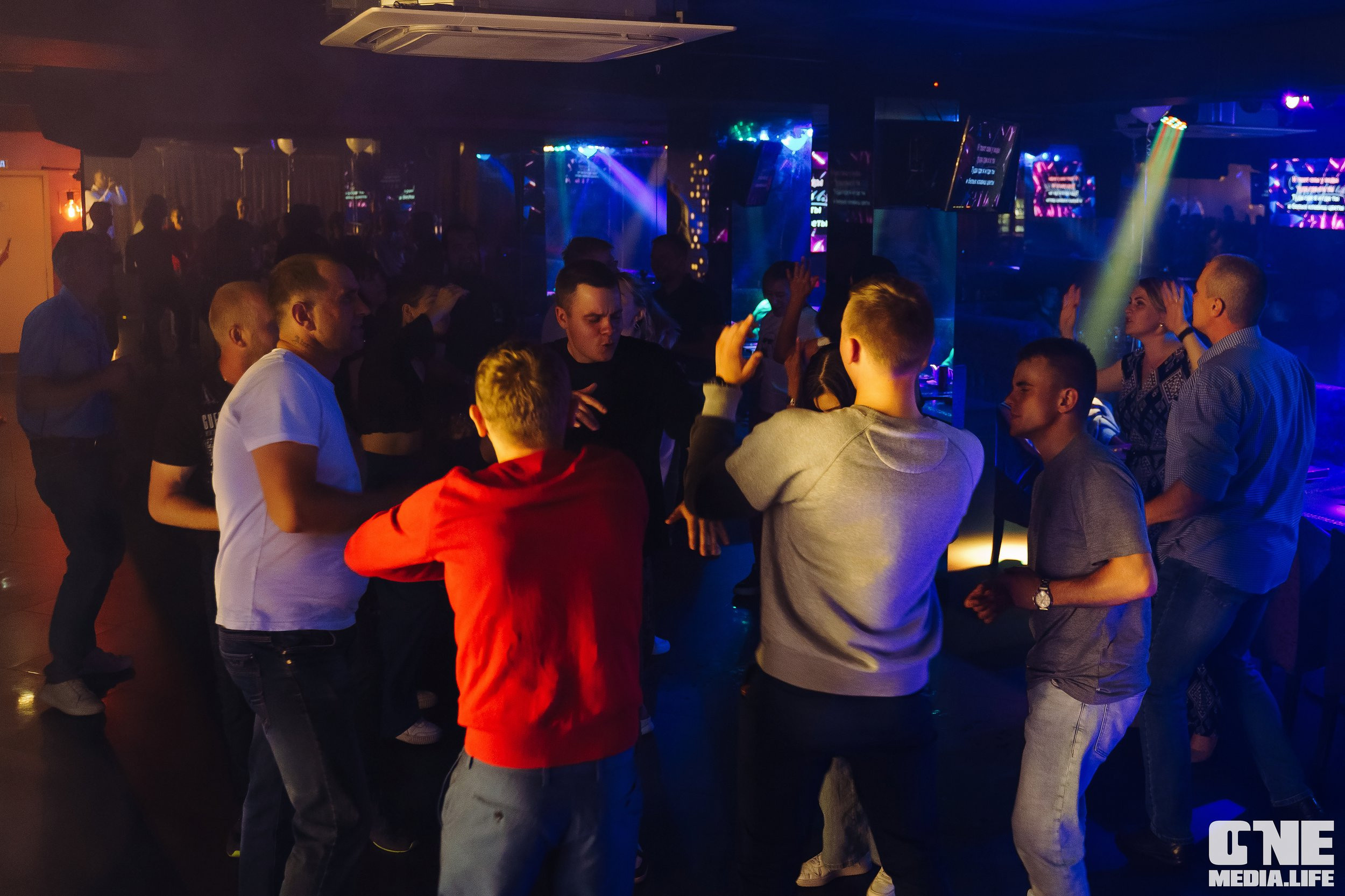Фотоотчет из караоке-клуба Эйфория. One Media Life: фоторепортажи, фотоотчеты с мероприятий и заведений