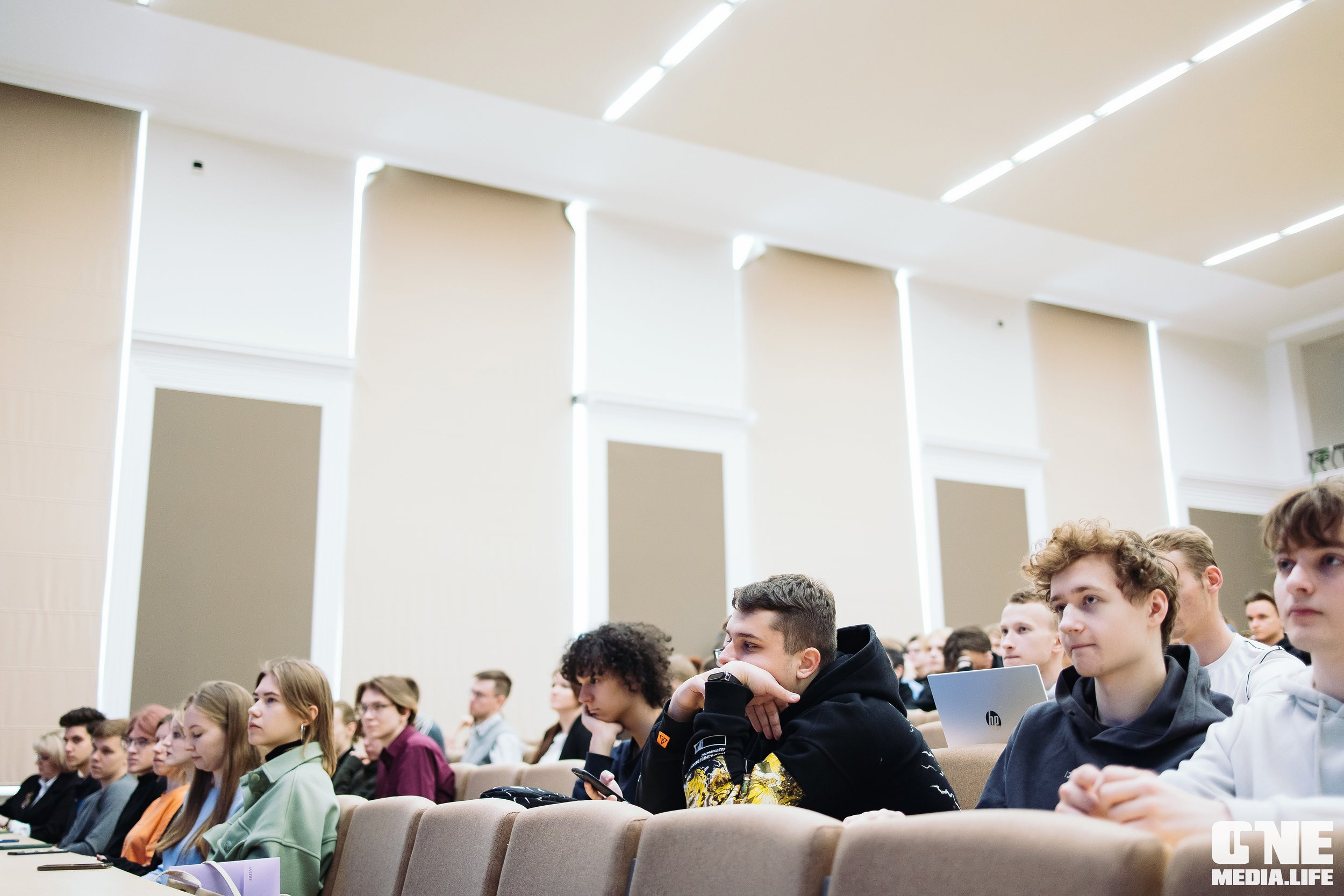 Серия лекция по искусственному интеллекту. One Media Life: фоторепортажи, фотоотчеты с мероприятий и заведений