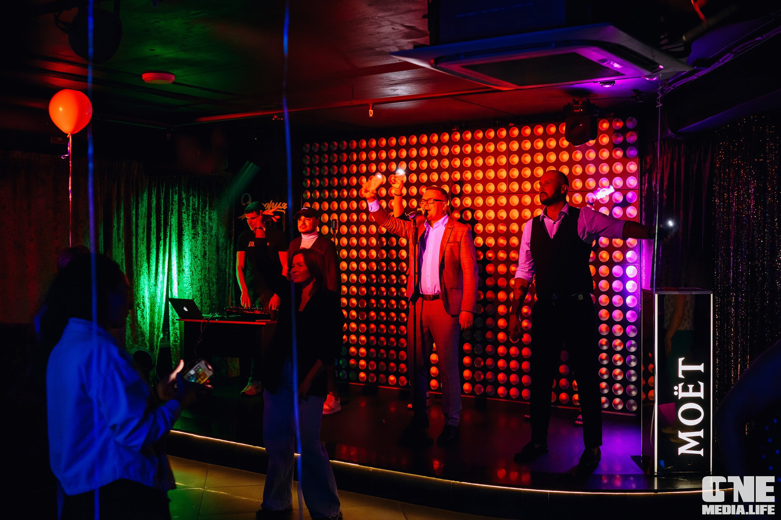 Фоторепортаж из караоке-клуба Эйфория. One Media Life: фоторепортажи, фотоотчеты с мероприятий и заведений