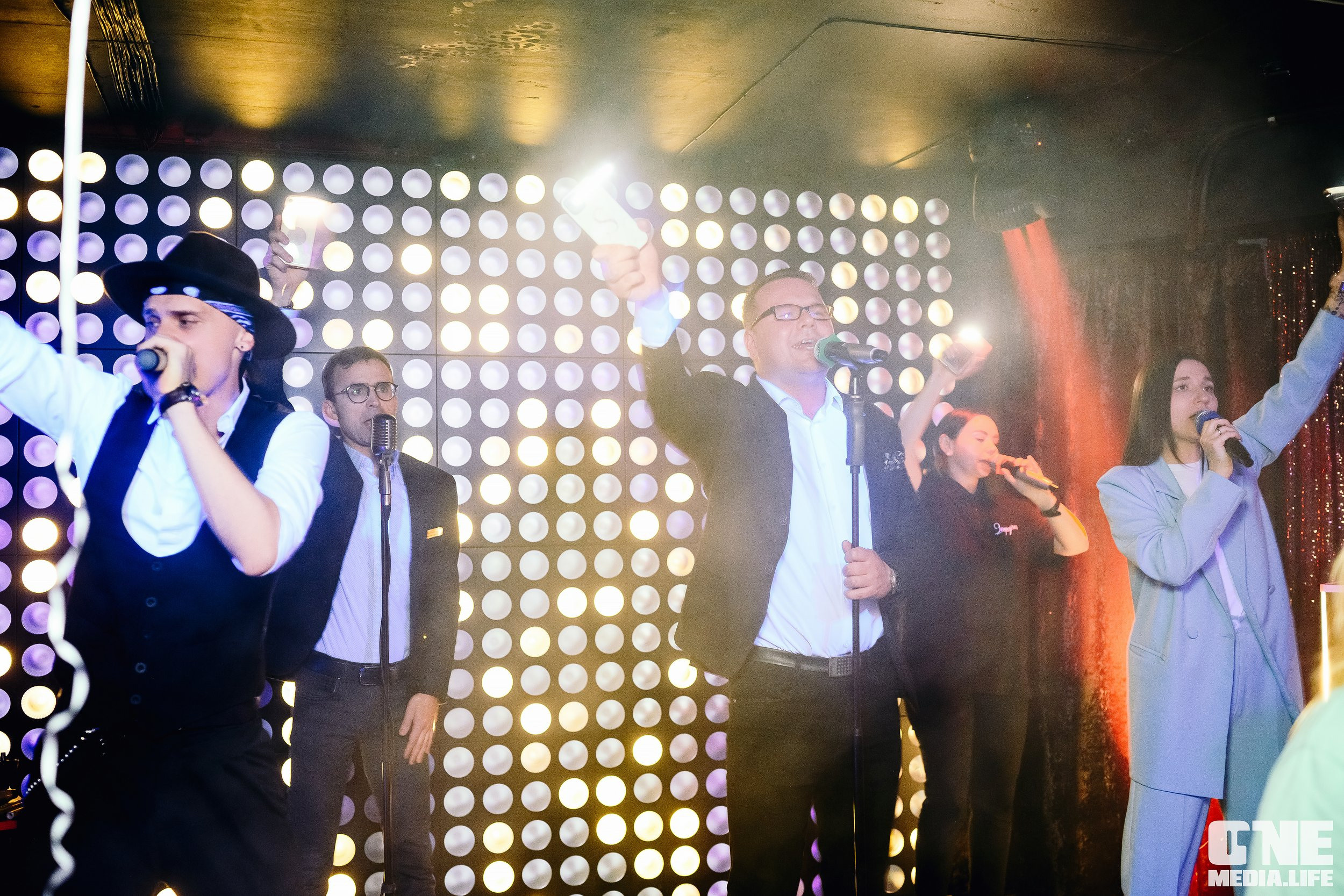 Фотоотчет из караоке-клуба Эйфория. One Media Life: фоторепортажи, фотоотчеты с мероприятий и заведений
