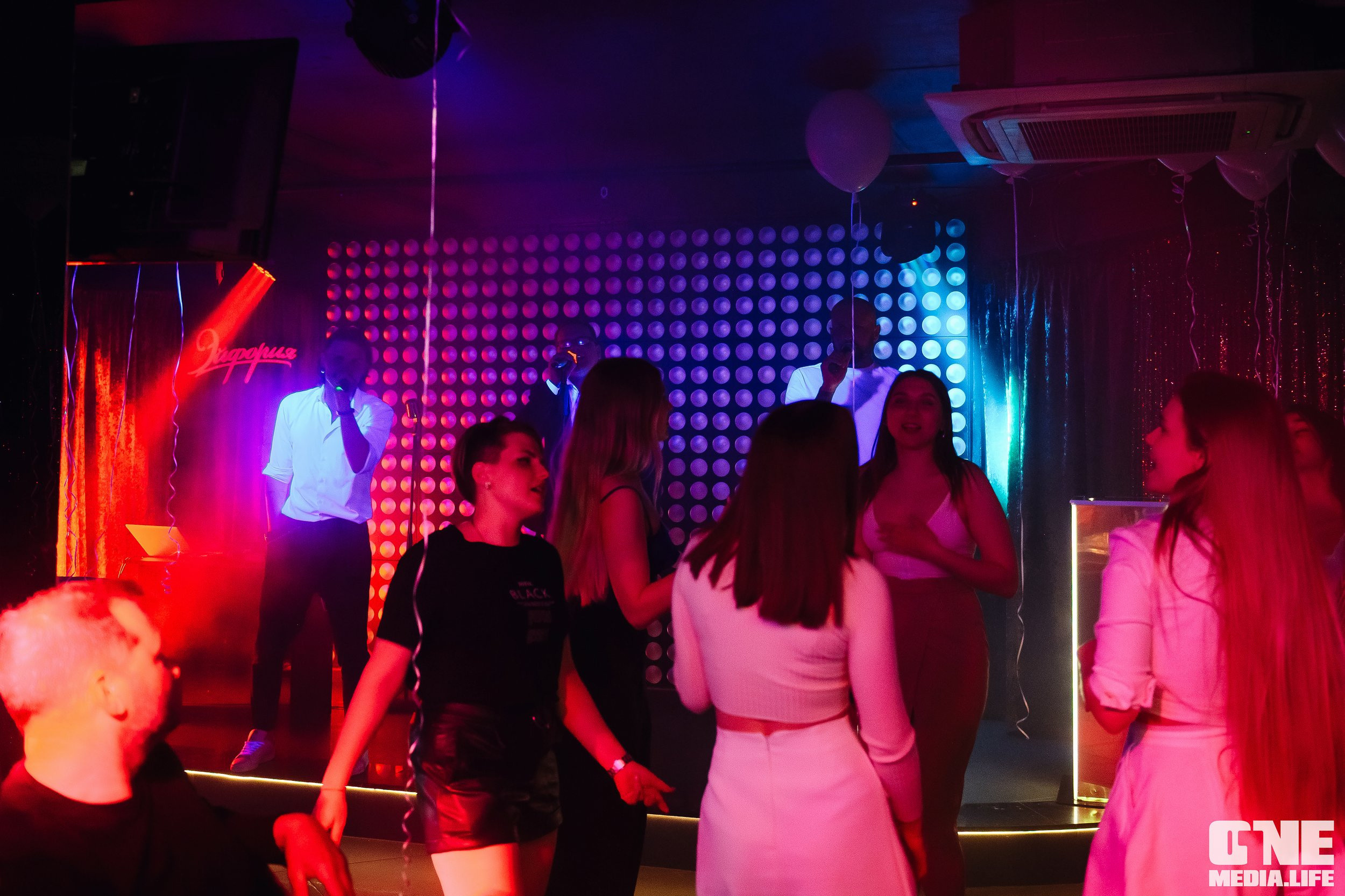 Фотоотчет из караоке-клуба Эйфория. One Media Life: фоторепортажи, фотоотчеты с мероприятий и заведений