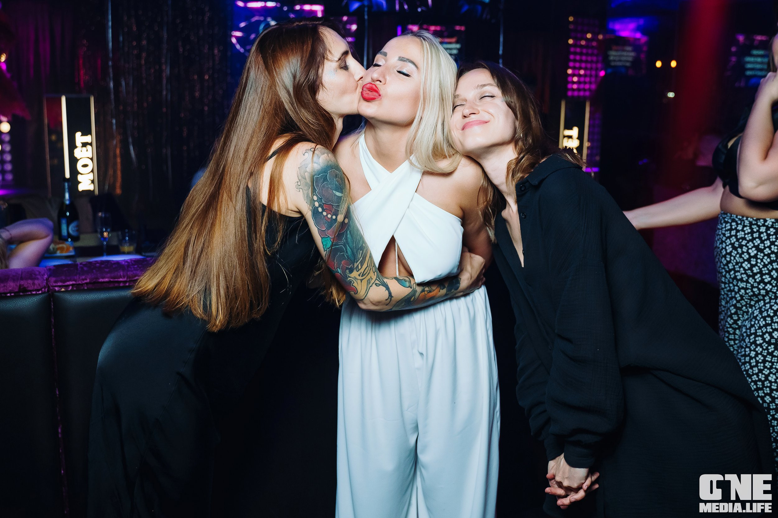 Фотоотчет из караоке-клуба Эйфория. One Media Life: фоторепортажи, фотоотчеты с мероприятий и заведений