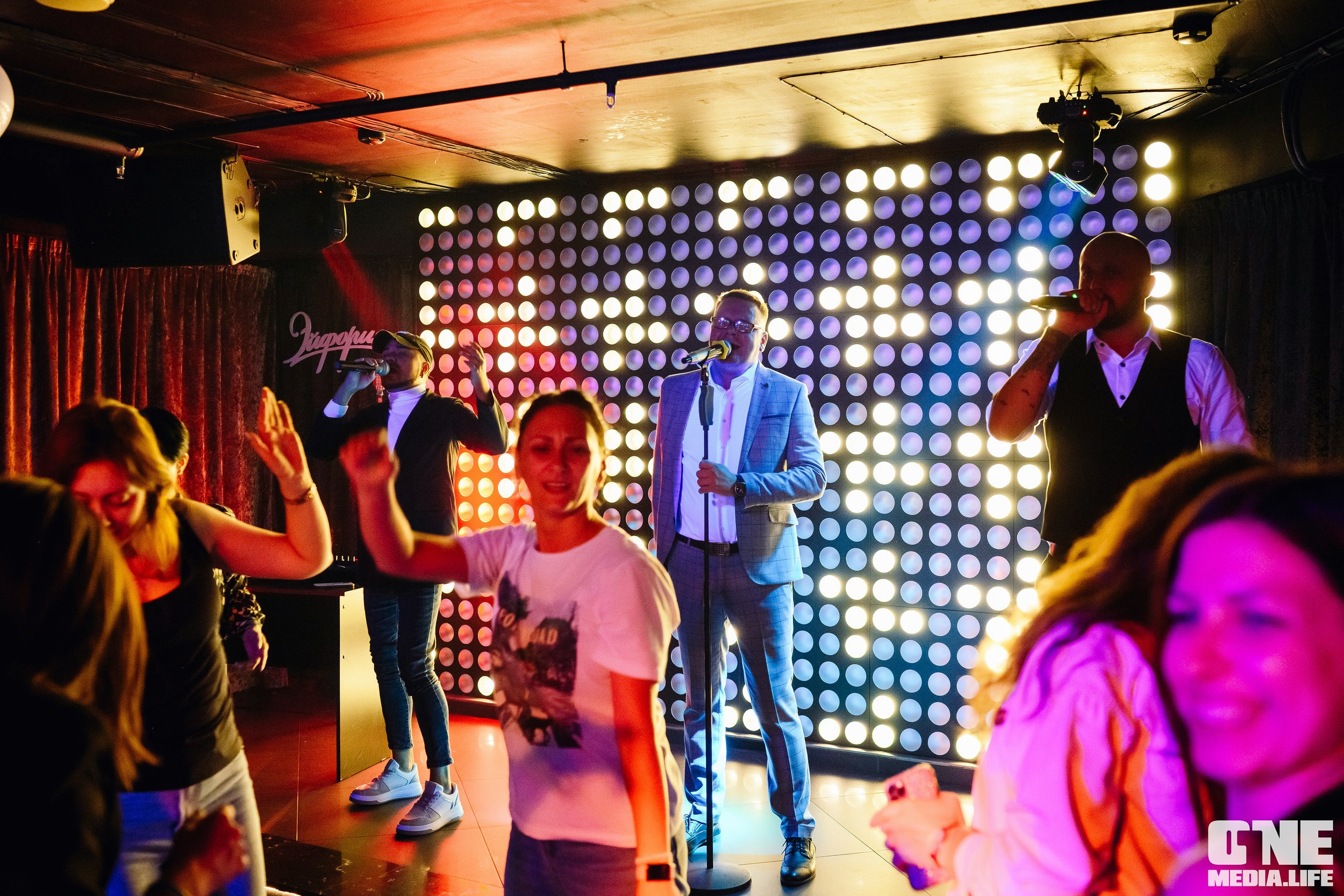 Фоторепортаж из караоке-клуба Эйфория. One Media Life: фоторепортажи, фотоотчеты с мероприятий и заведений
