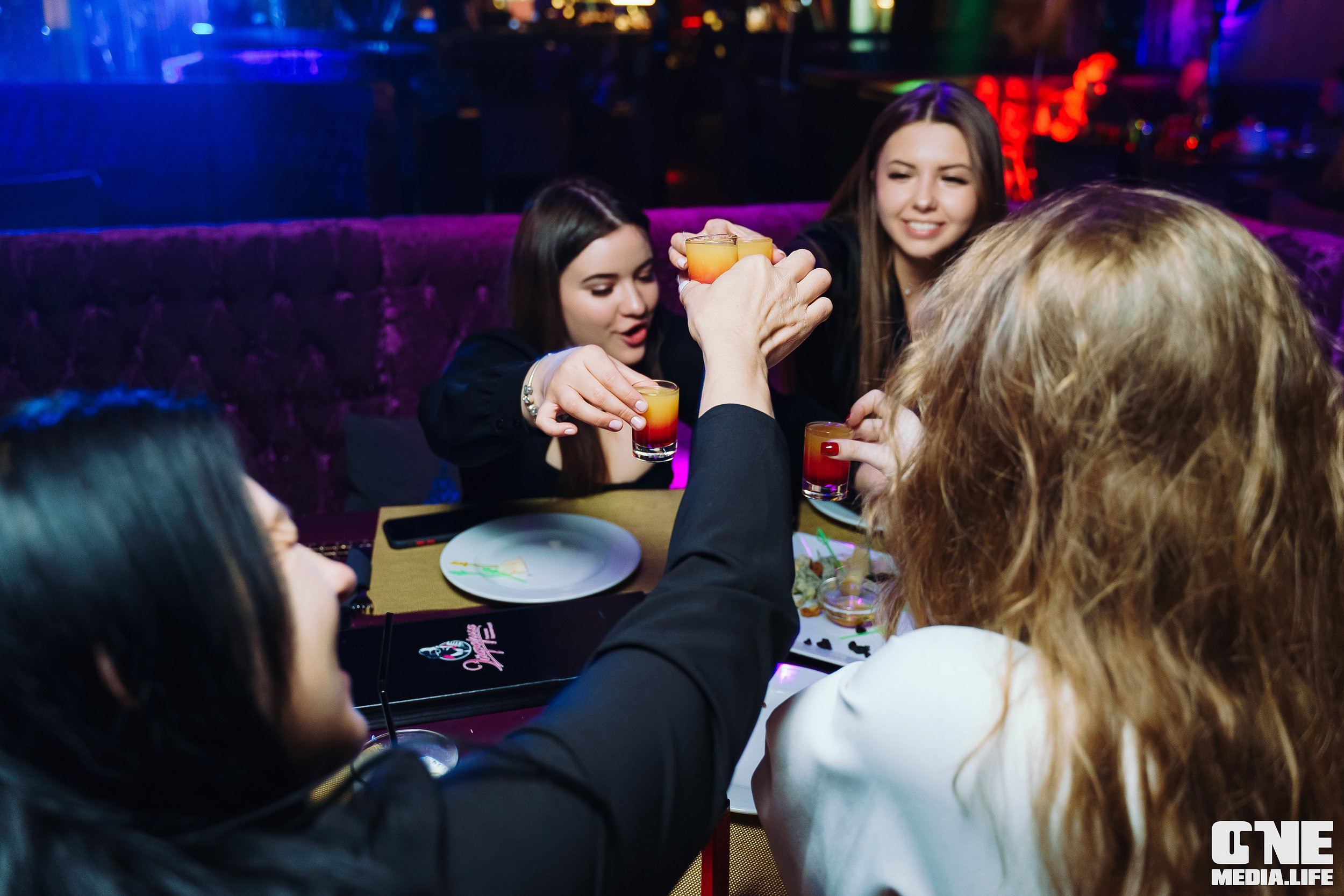 Фоторепортаж из караоке-клуба Эйфория. One Media Life: фоторепортажи, фотоотчеты с мероприятий и заведений