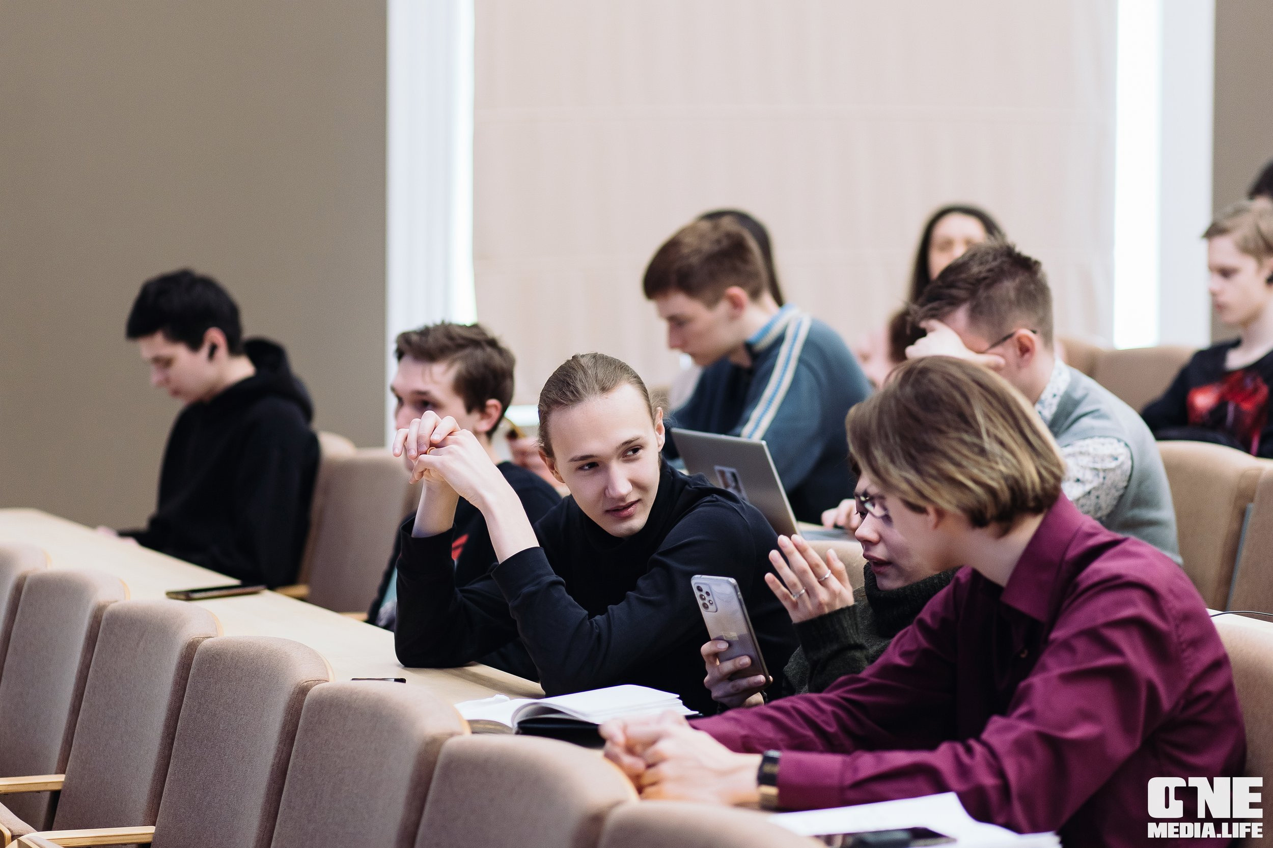 Серия лекция по искусственному интеллекту. One Media Life: фоторепортажи, фотоотчеты с мероприятий и заведений