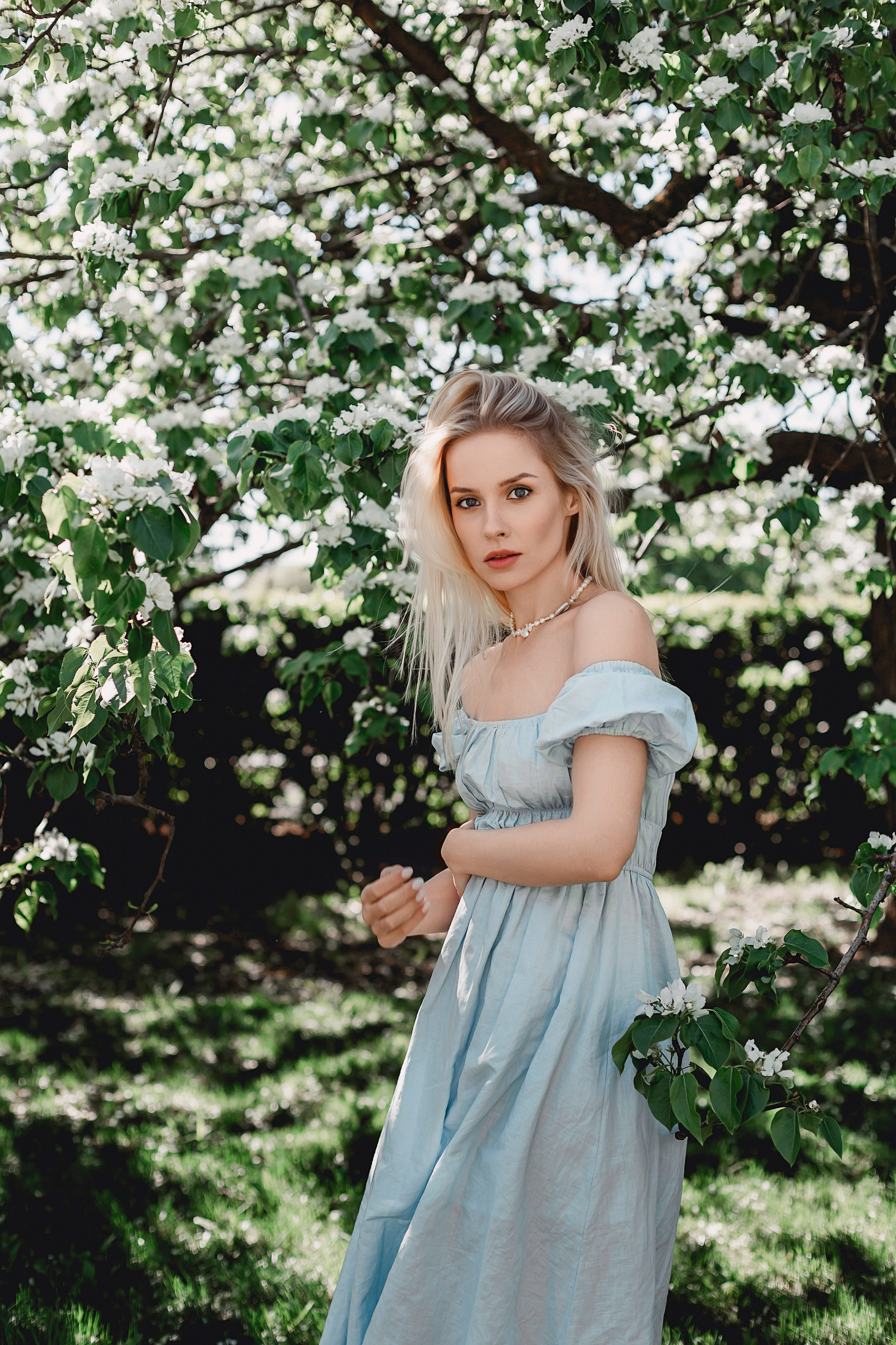 Фотосессия в цветущих садах. Деловая и Бизнес съемка в Москве Инесса Грушко