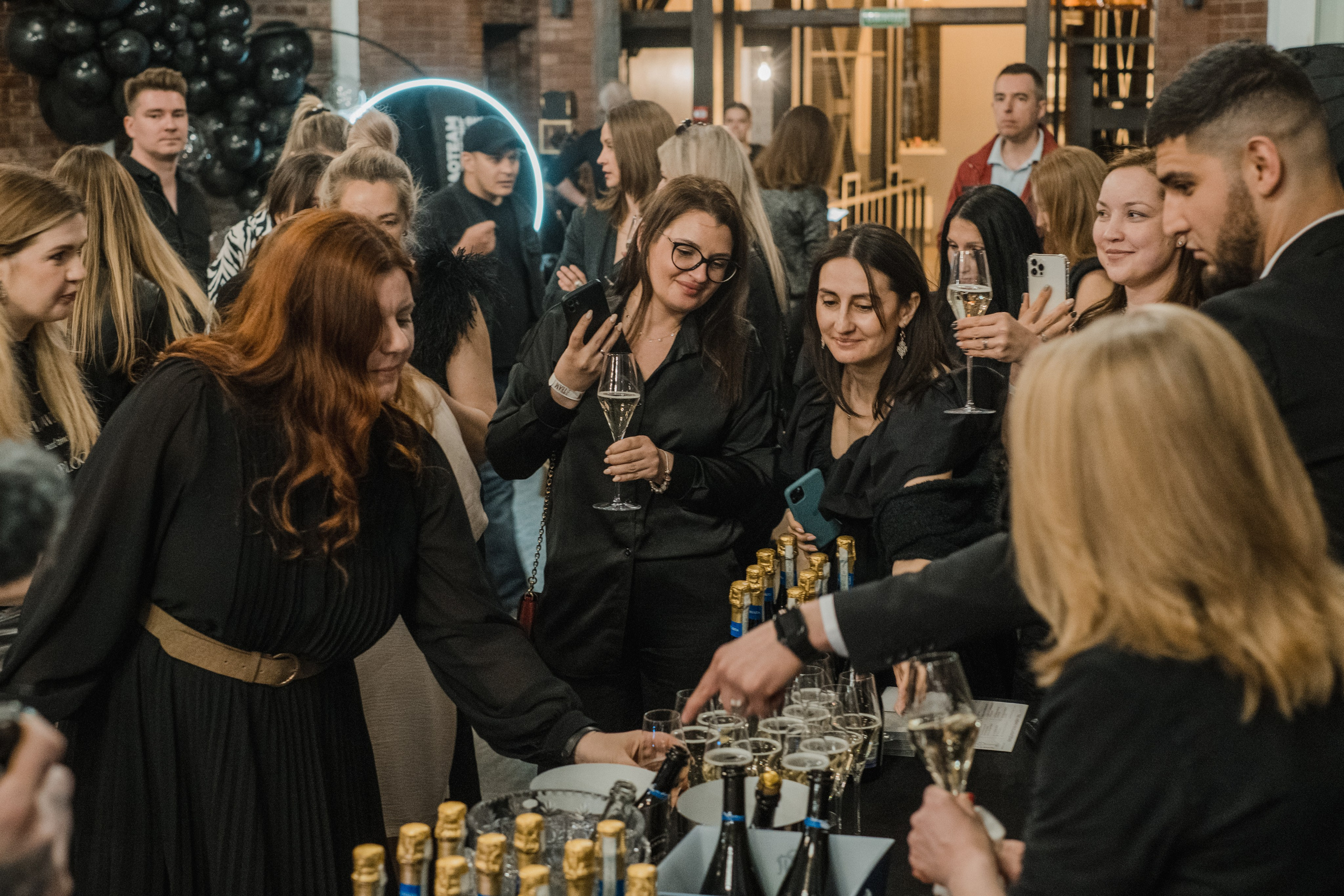 Комьюнити творческих, креативных и стильных экспертов Новой Москвы  EVENT / PR / PRODUCTION. TINAOTEAM — комьюнити экспертов Новой Москвы, продюсерский центр, организация мероприятий ТТ