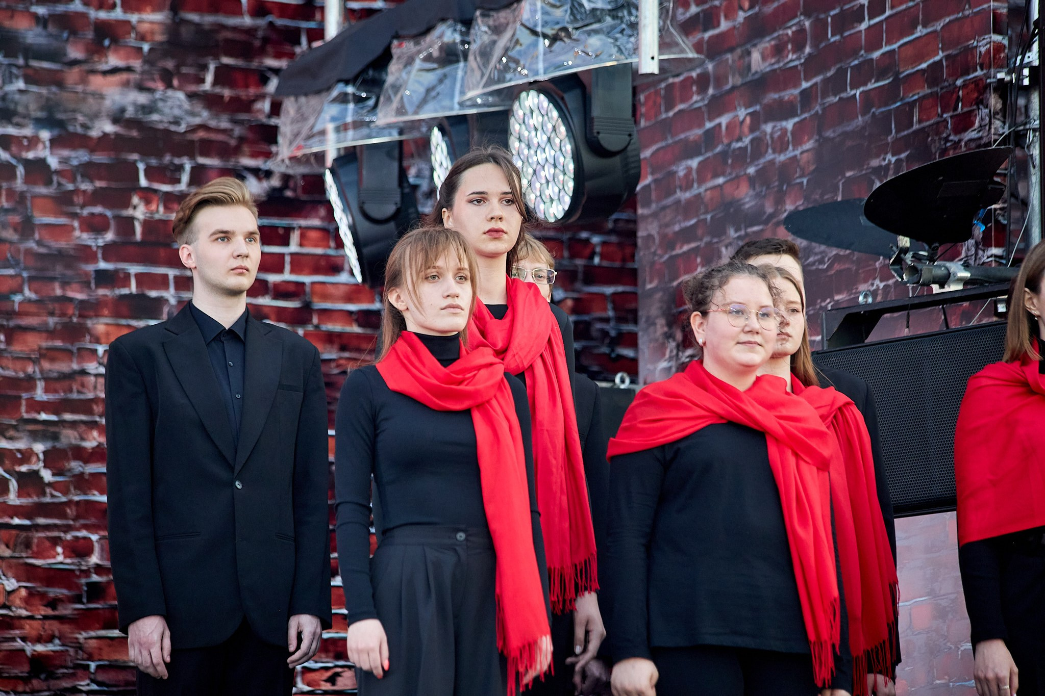 Концерт 9 мая 2025 года на соборной площади. Фотограф Омск | Александр Вандеров