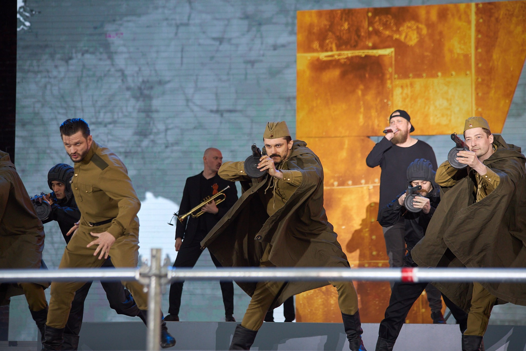 Концерт 9 мая 2025 года на соборной площади. Фотограф Омск | Александр Вандеров