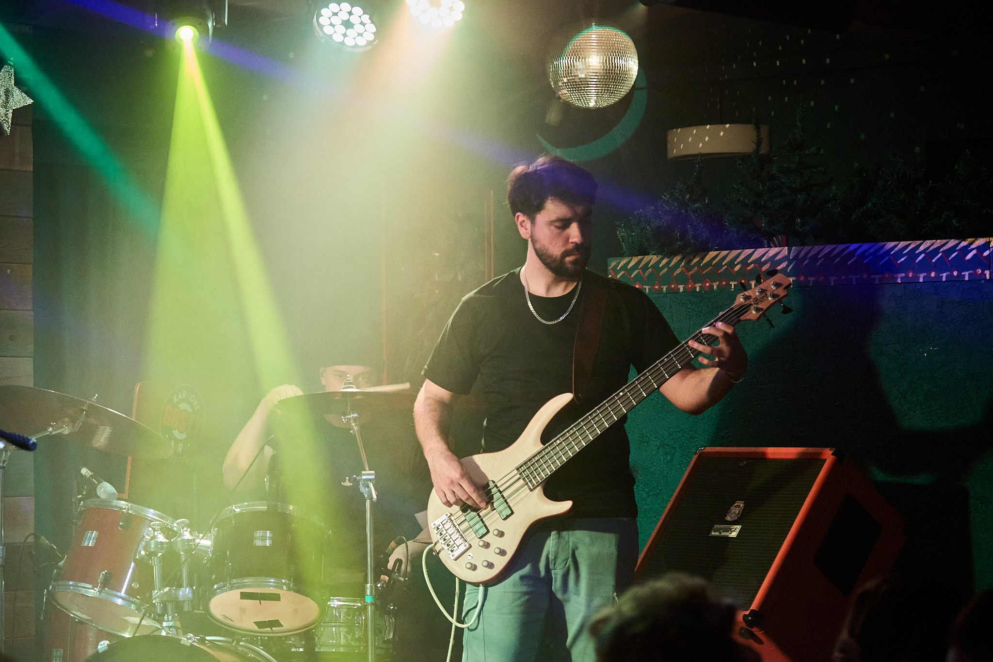 Концерт в баре «Гости». Фотограф Омск | Александр Вандеров