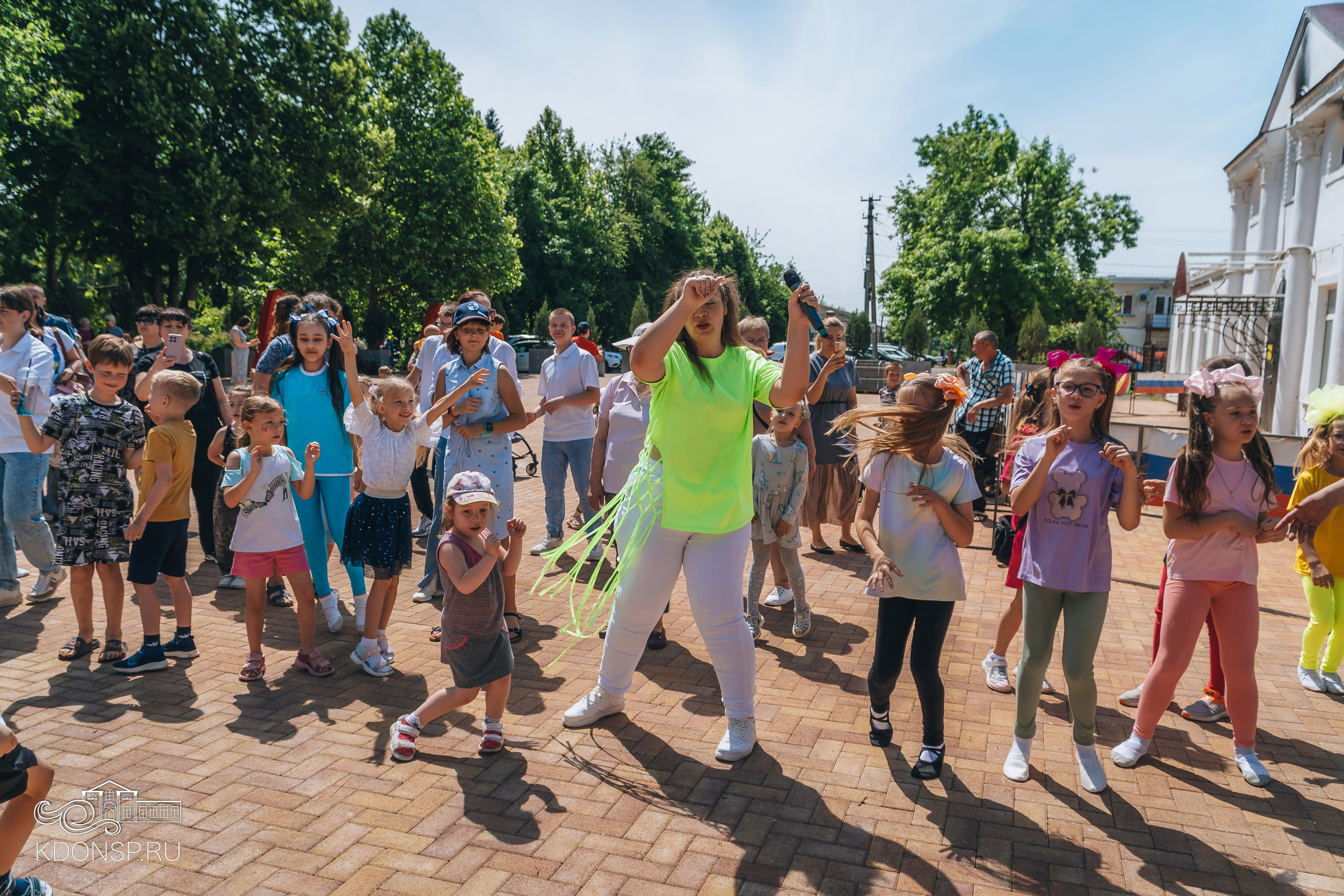 Должны смеяться дети. Новотитаровский Дом культуры