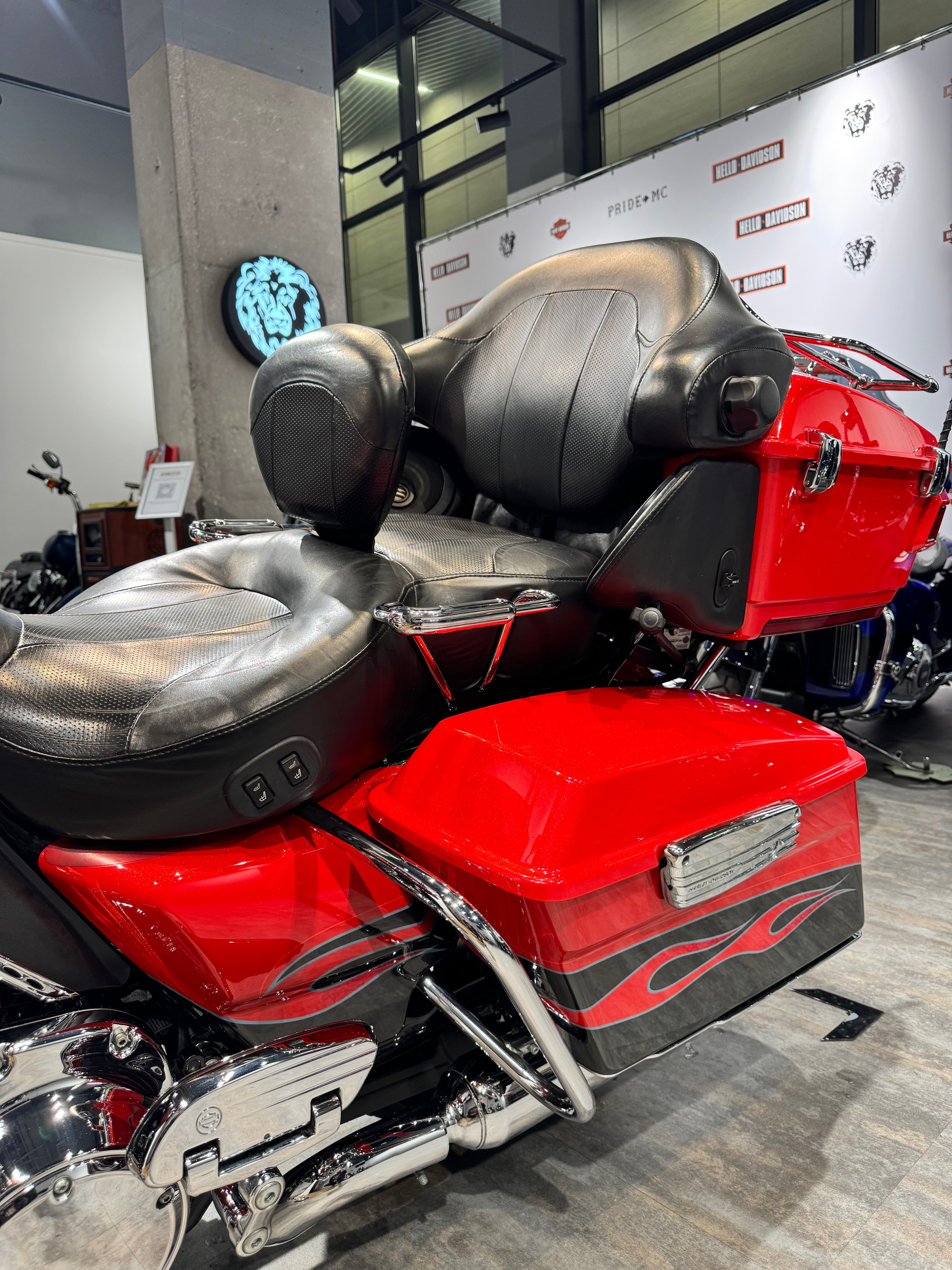 Купить Harley-Davidson 2010 Elеctrа Glidе CVO Limited 110 (Touring) — подробнее на сайте. Hello Davidson, Москва. Только хорошие мотоциклы…