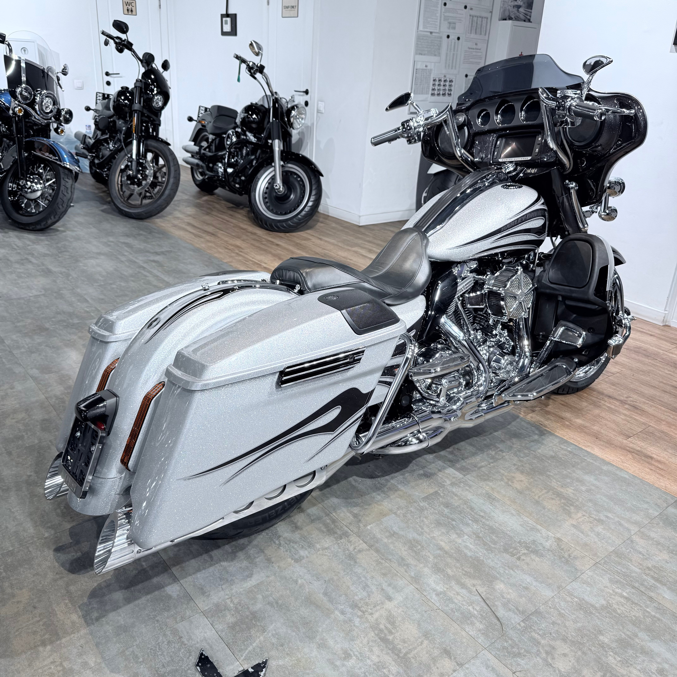 2015 CVO Street Glidе Sреcial 110 Наrd Сandy Сustоm. Hello Davidson, Москва. Только хорошие мотоциклы…