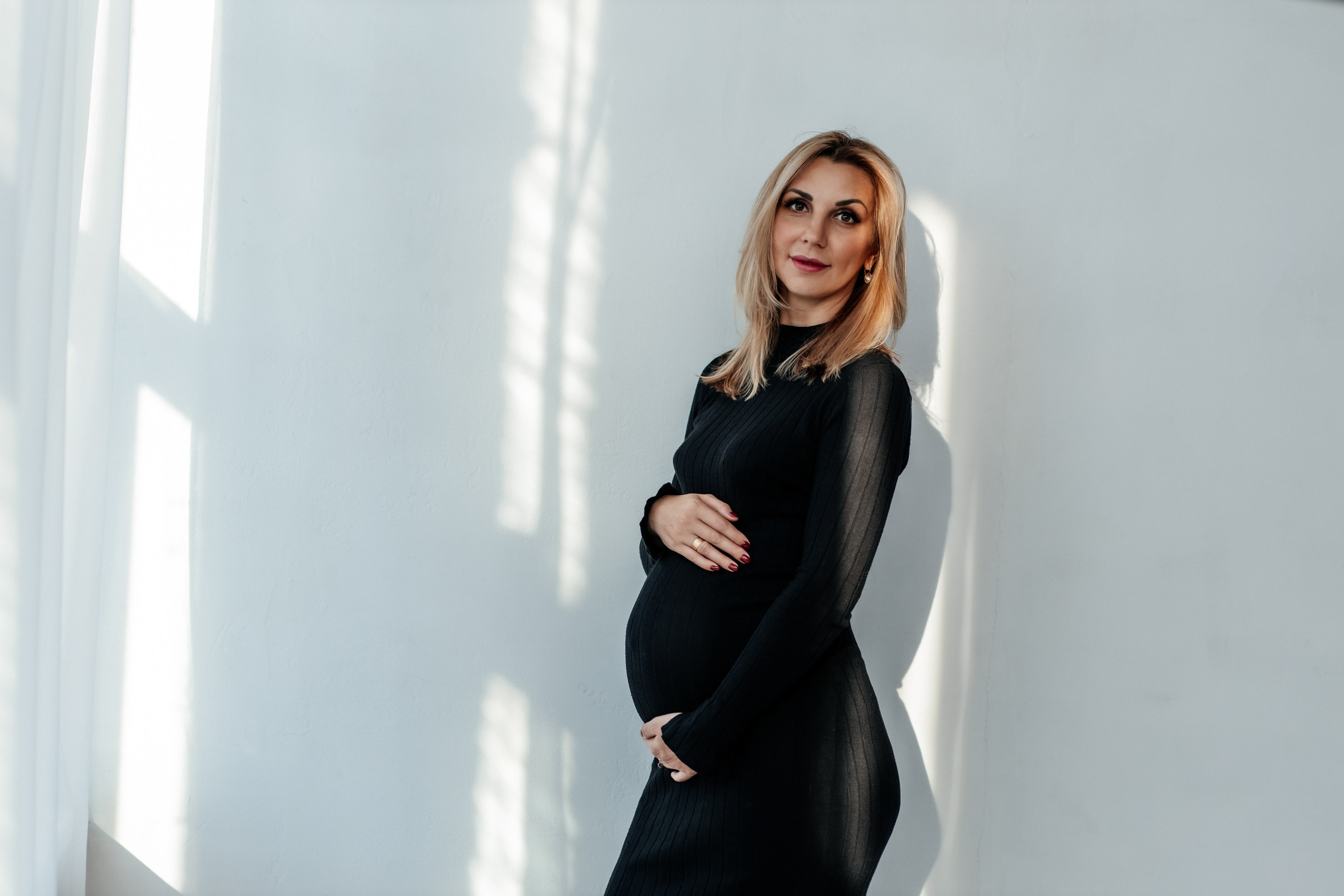 Фотосессия беременности в студии в Петергофе