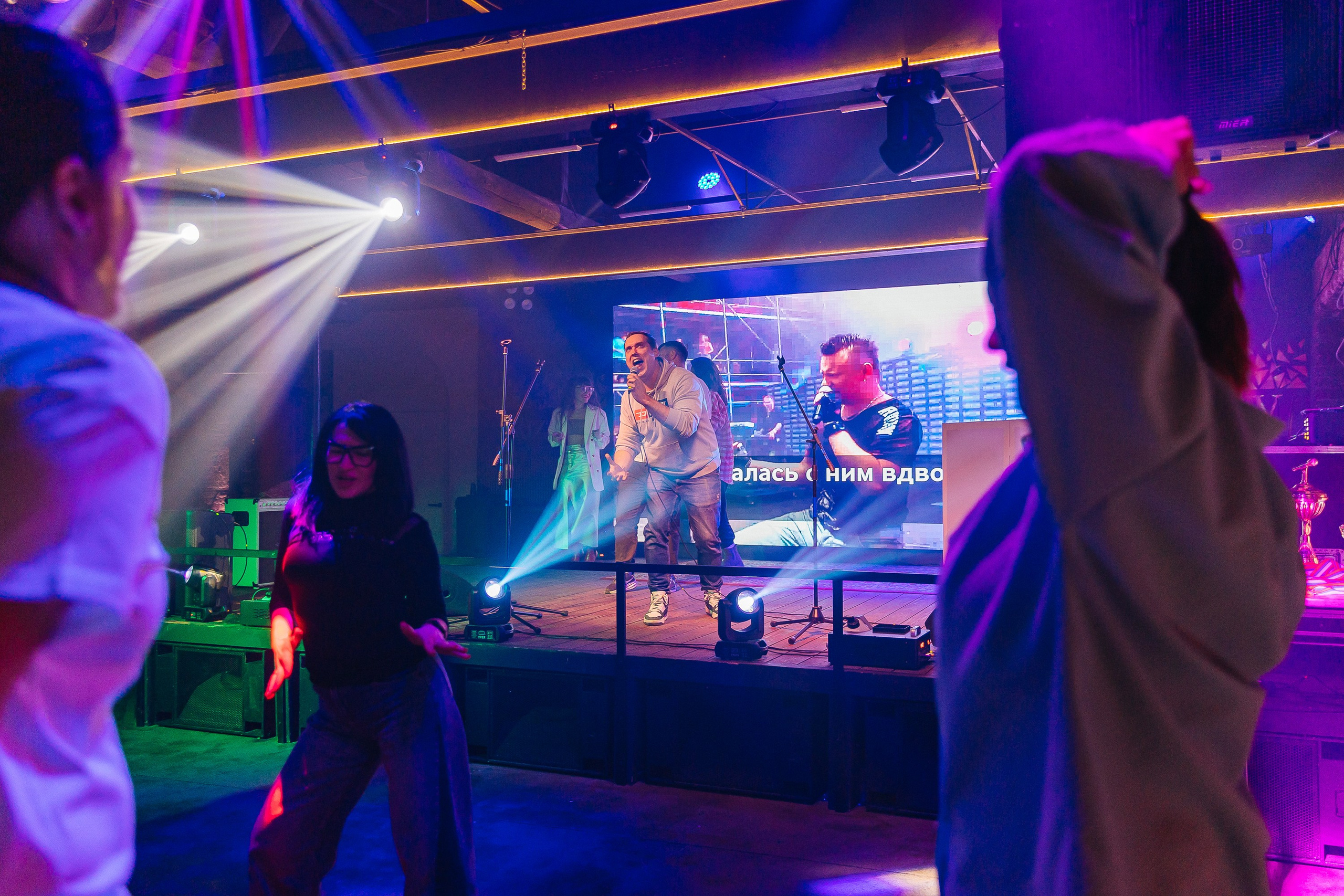 Конкурс караоке в RizzW. Фотограф Москва, Балашиха, МО. Свадьбы, репортажи, контент, портреты