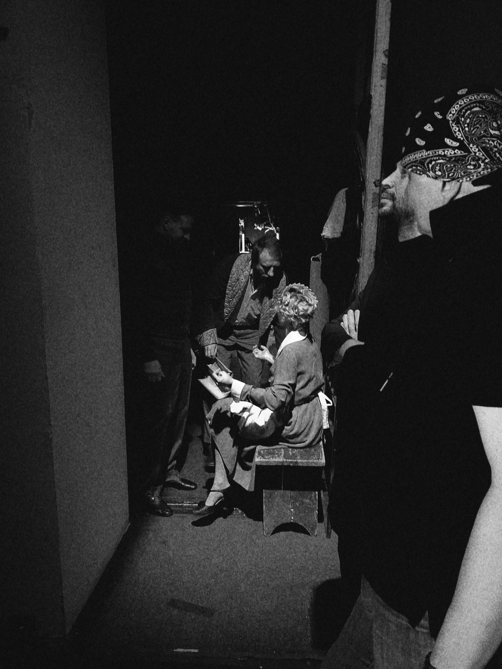 Фотосерия о магии театра и трансформации актёра: грим, костюмы, эмоции и визуальные метаморфозы на пути к сценическому образу. На фото — актёры Театра Стаса Намина и Мастерской Петра Фоменко. Фотограф: Ожерельев Лев