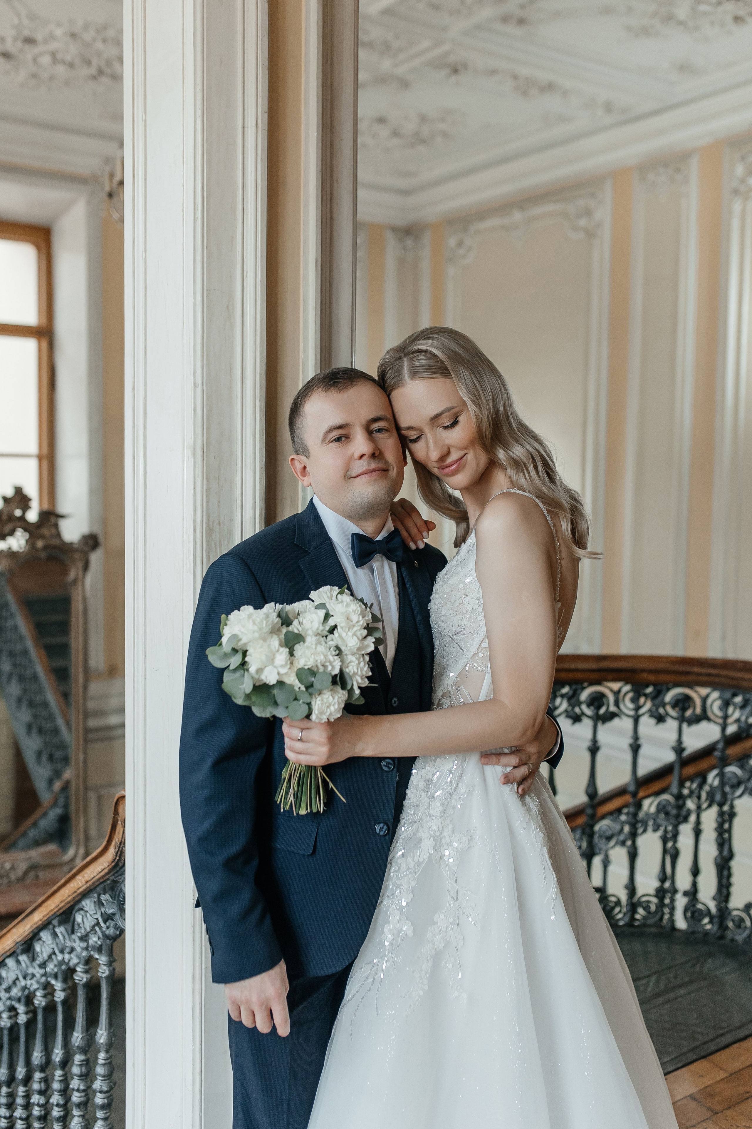 Свадебная фотосессия в библиотеке читальне Пушкина. Свадебный фотограф в Москве Дарья Олендарёва