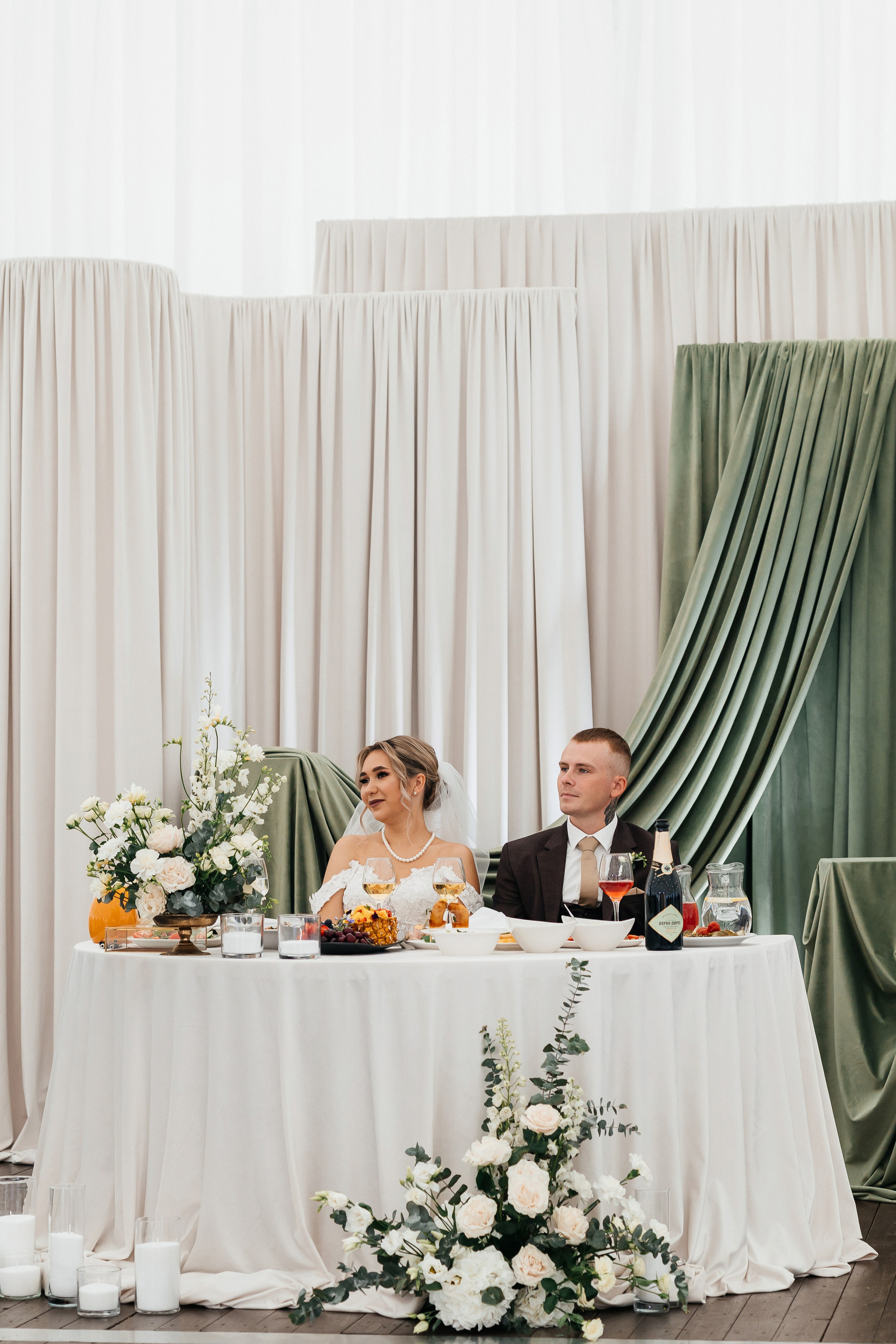 Красивая летняя свадьба в шатре. Олег Сверчков | Свадебный фотограф Вологда