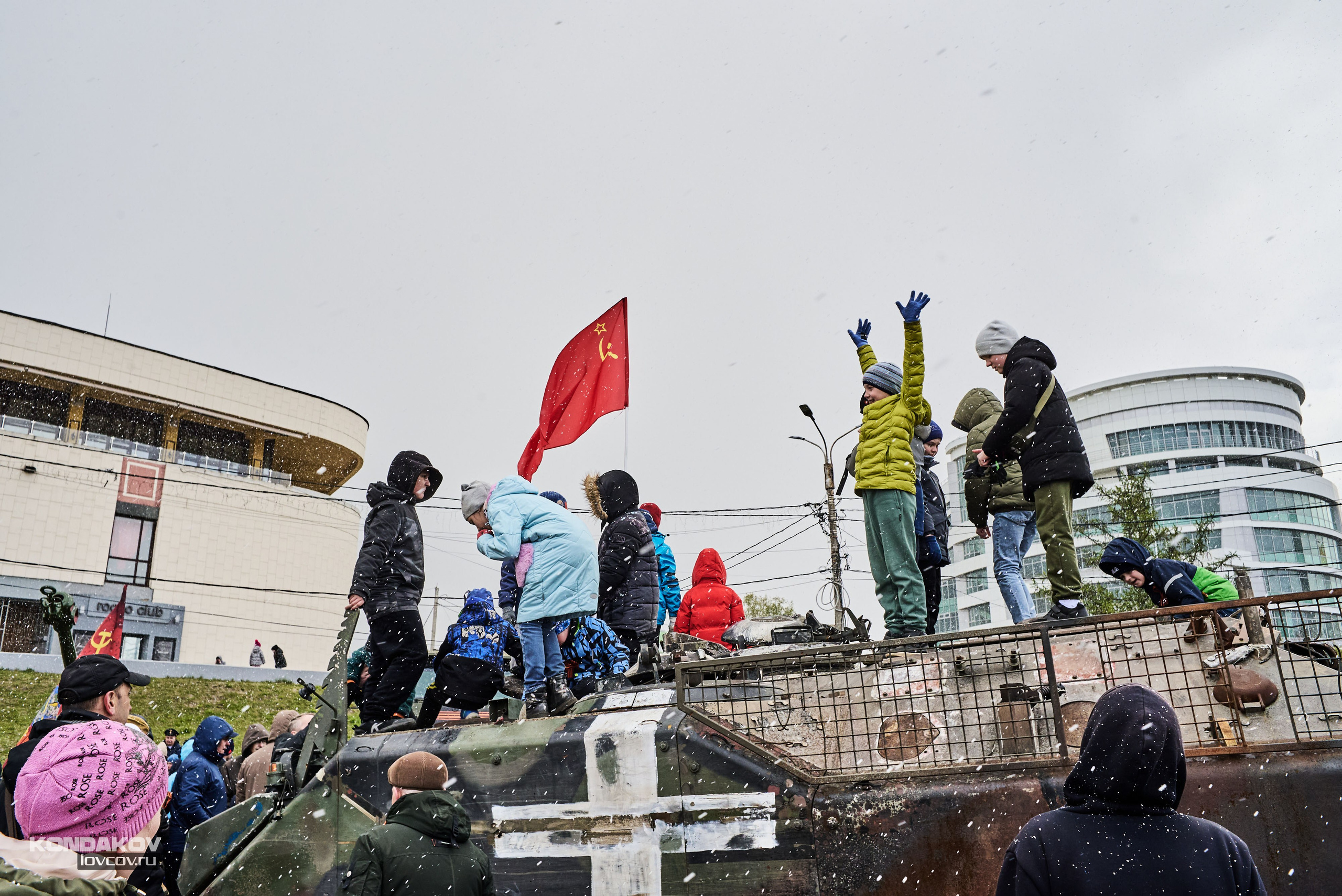 9 мая празднование День Победы г. Иваново 2024 год. Фотограф в Иваново: Каталожная съемка одежды и постельного белья, Wildberries