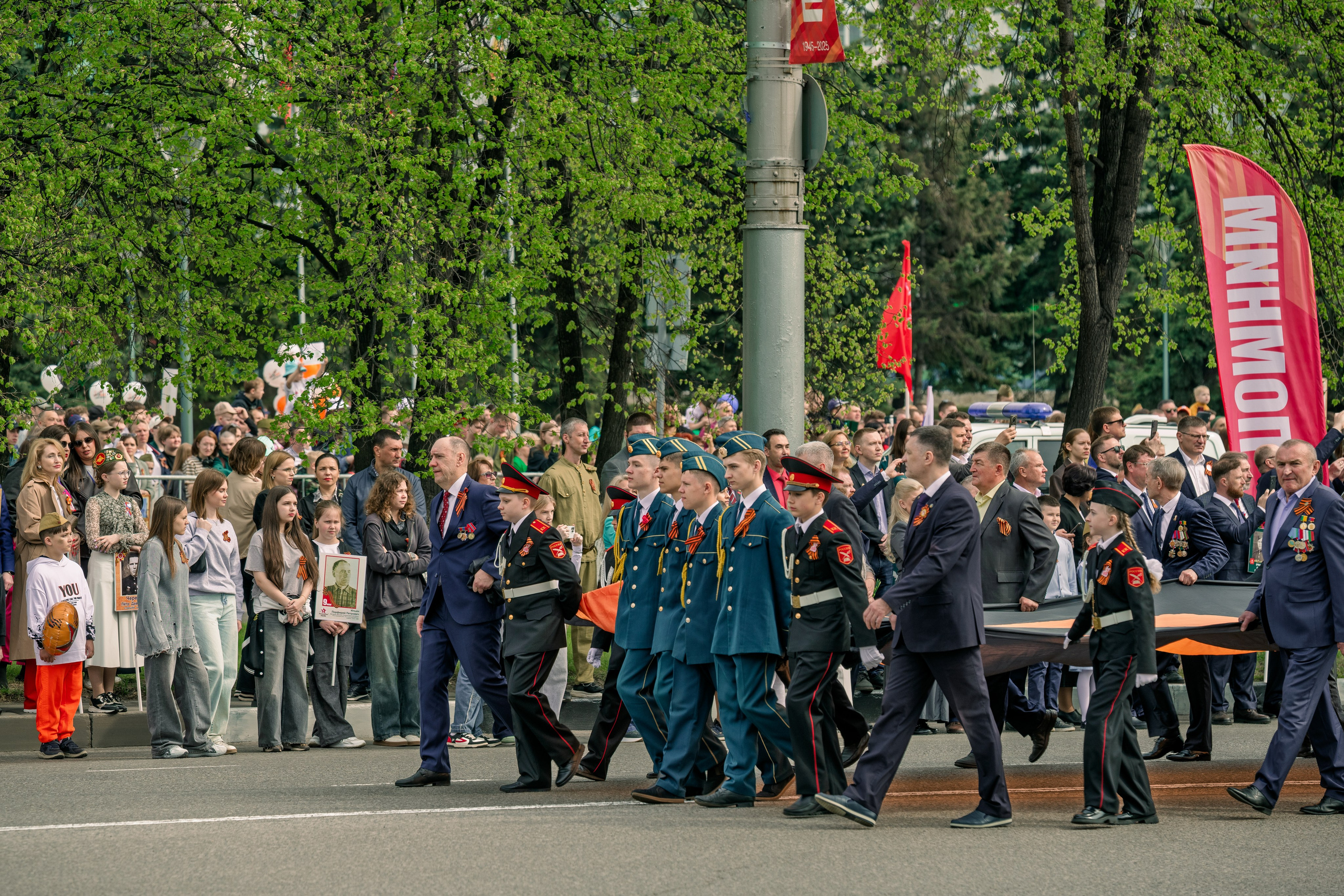 День Победы в Новокузнецке, 2025 год. Антон Непочатых — Большой мужской фотограф
