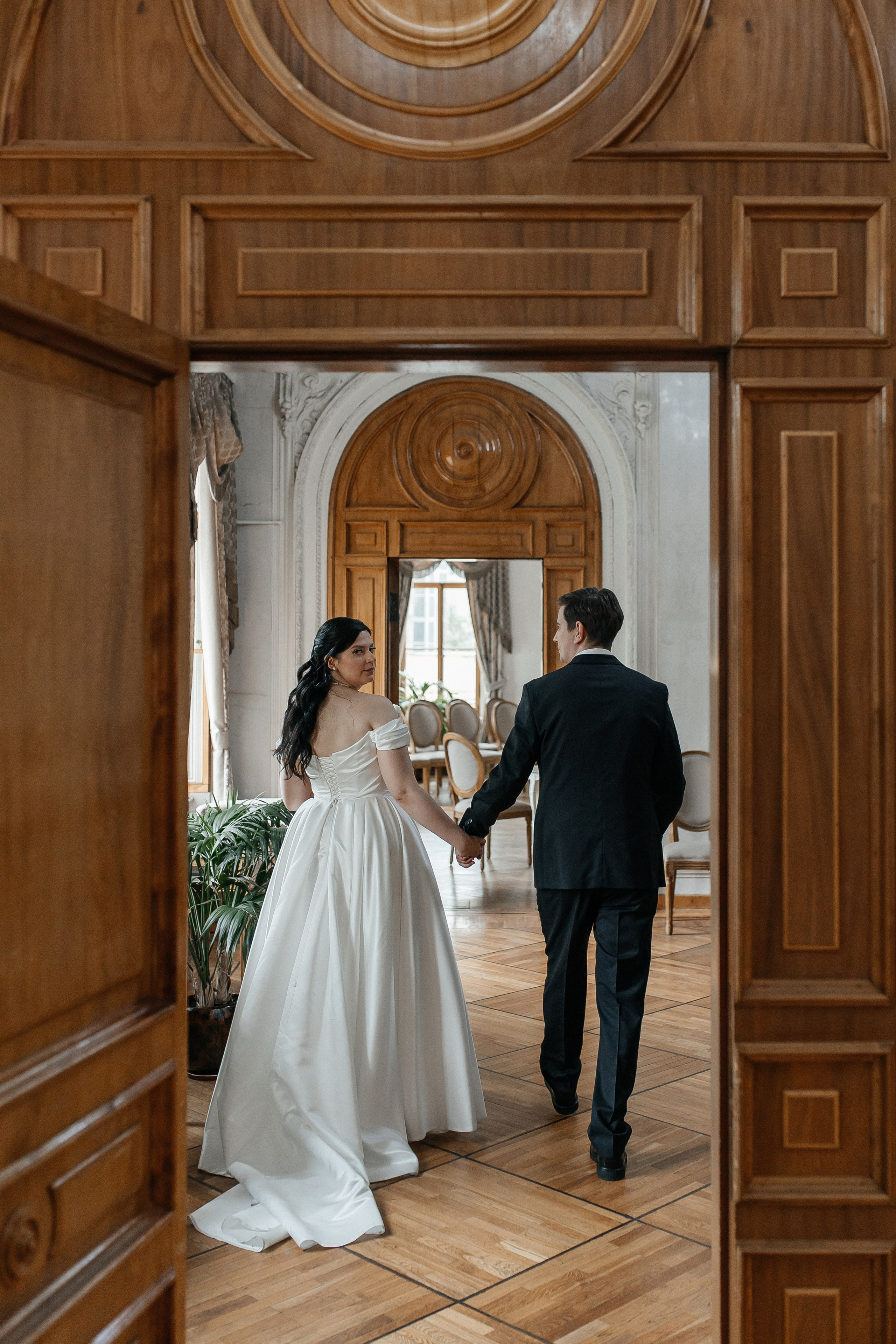 Регистрация брака в библиотеке читальне пушкина. Свадебный фотограф в Москве Дарья Олендарёва