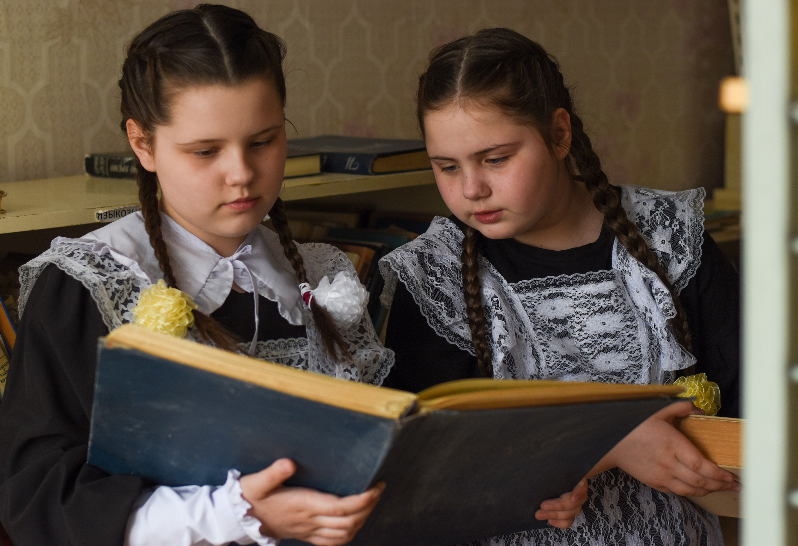 В школьной библиотеке. Детский и семейный фотограф Наталья Михалина