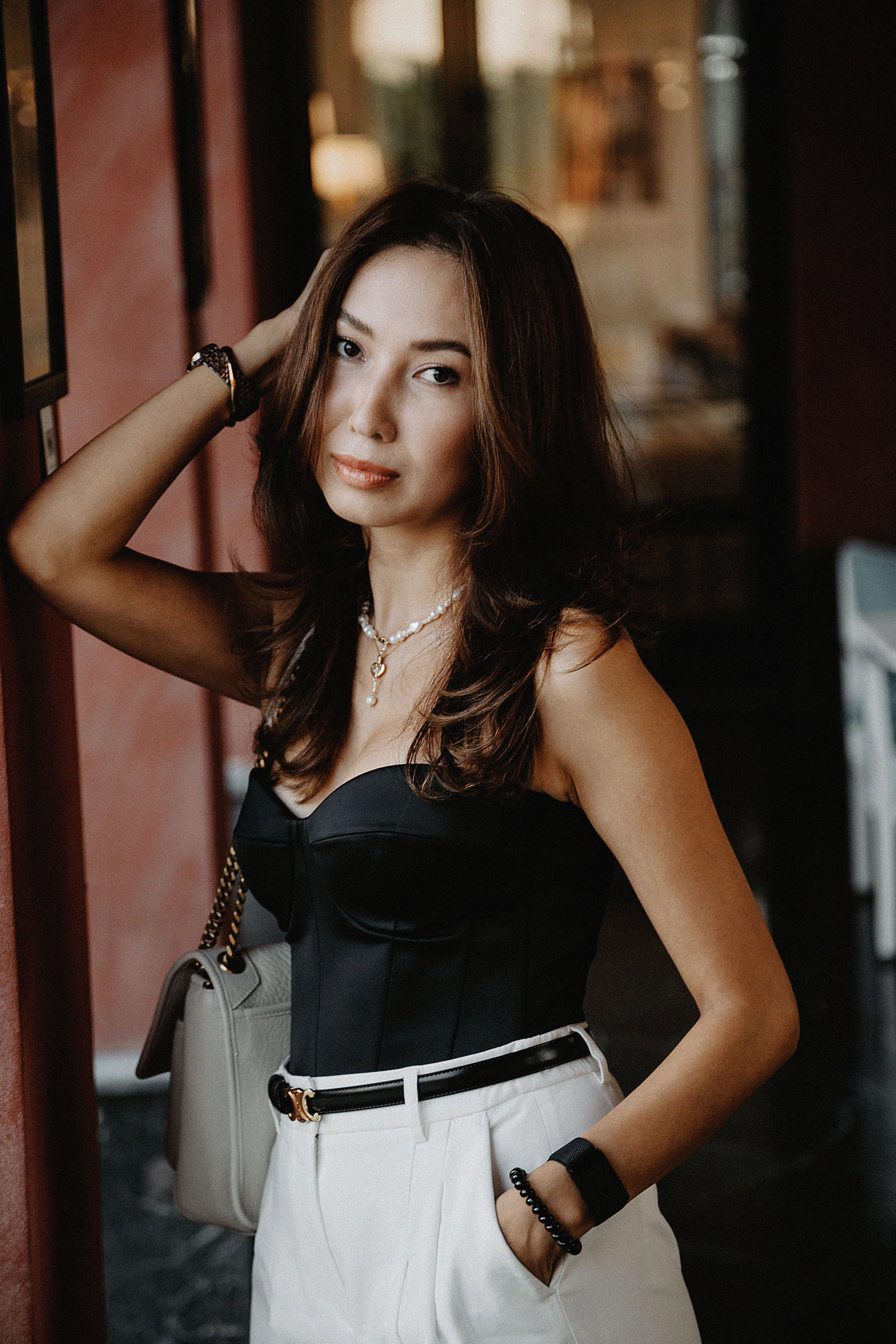 Фотосессия Карины Жулдыз и Айсулу на Villa dei Fiori. Свадебный, семейный и портретный фотограф в Алматы, Костанай