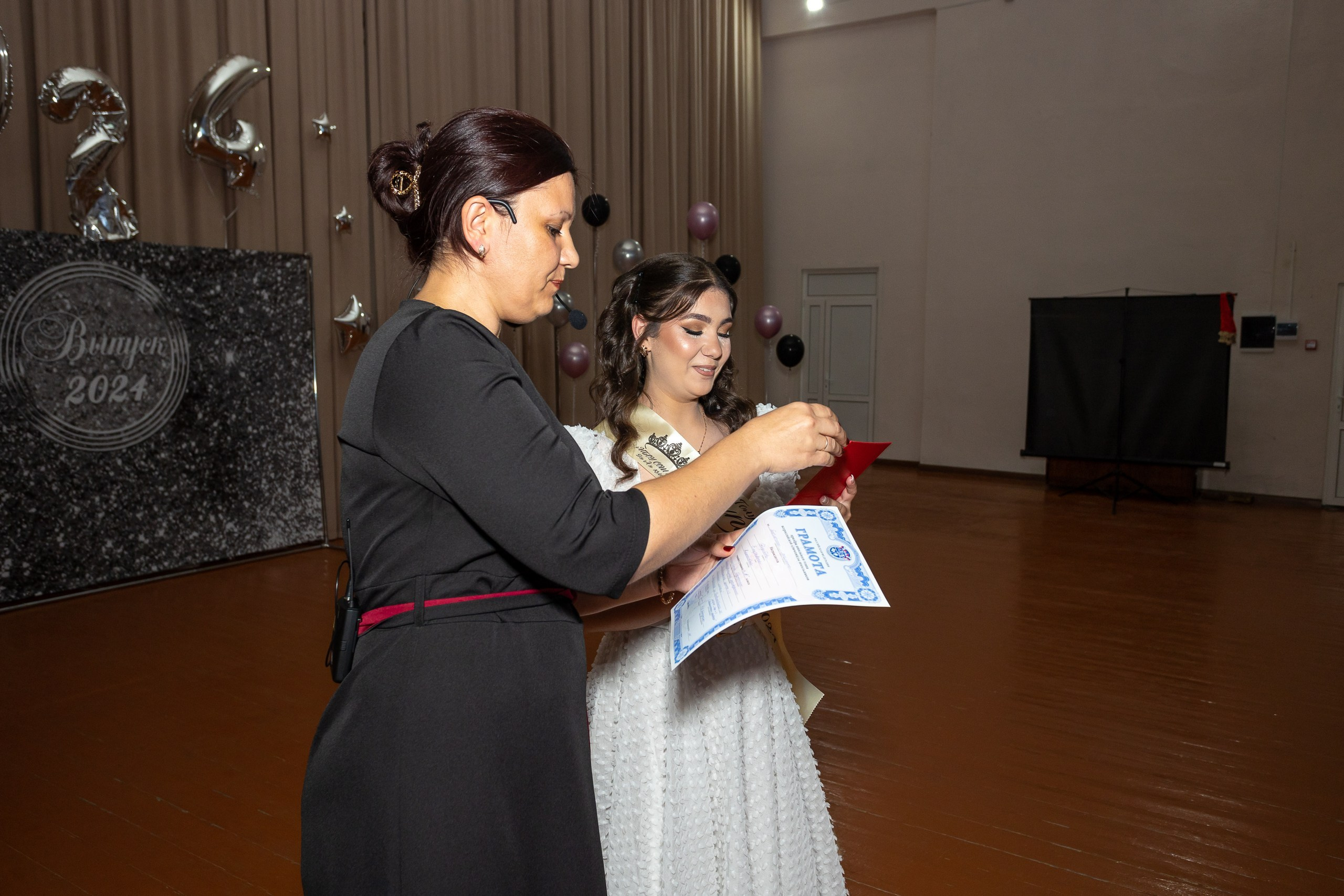 Вручение аттестата 2024 г. Выпускные альбомы Майкоп, Краснодар Елена Золотарева