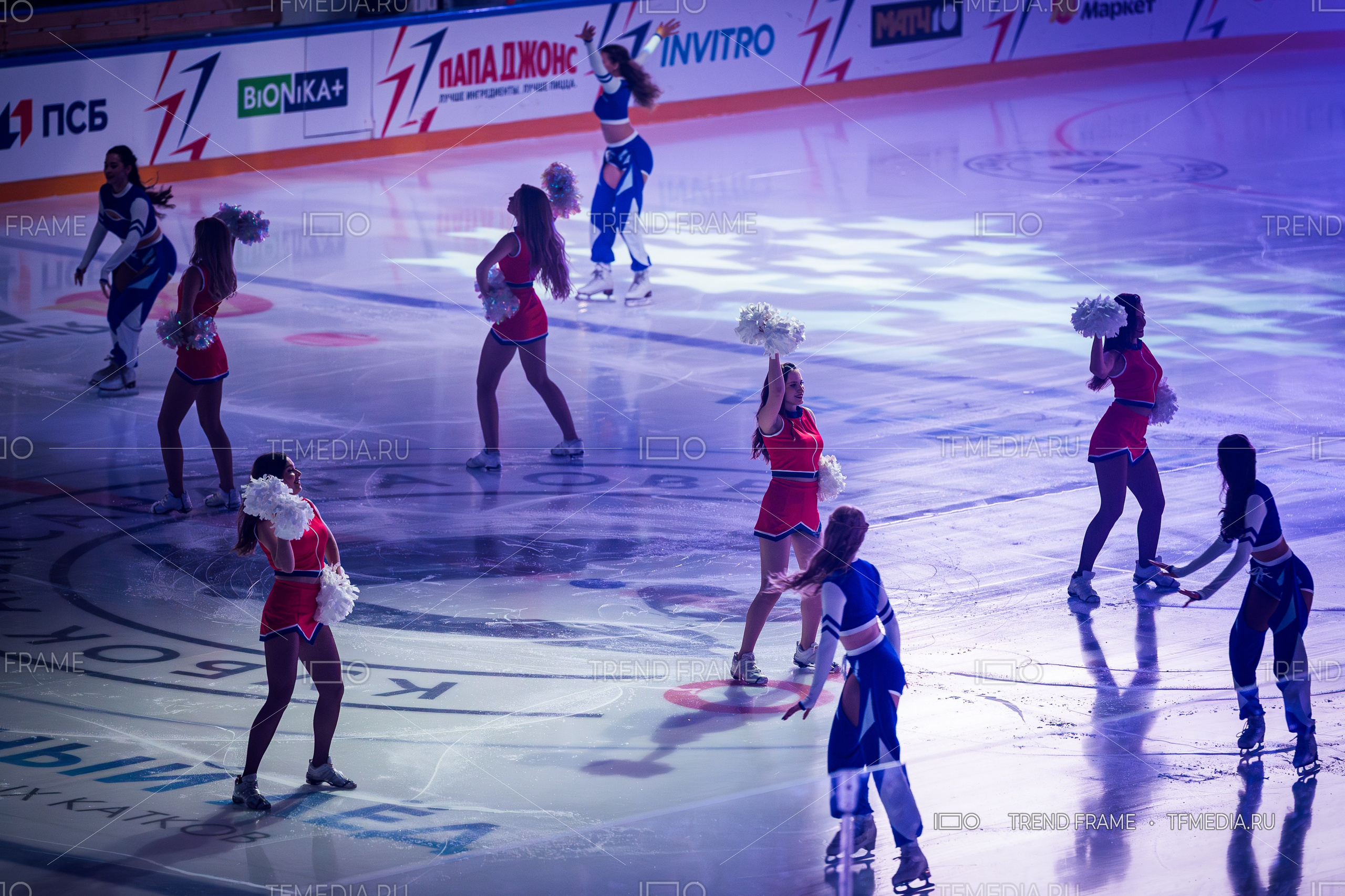 Открытие финала Кубка Овечкина 2025 по хоккею в Мытищах — чирлидеры и фигуристки на льду арены, яркое шоу и спортивные фото премиум-класса от TrendFrame.