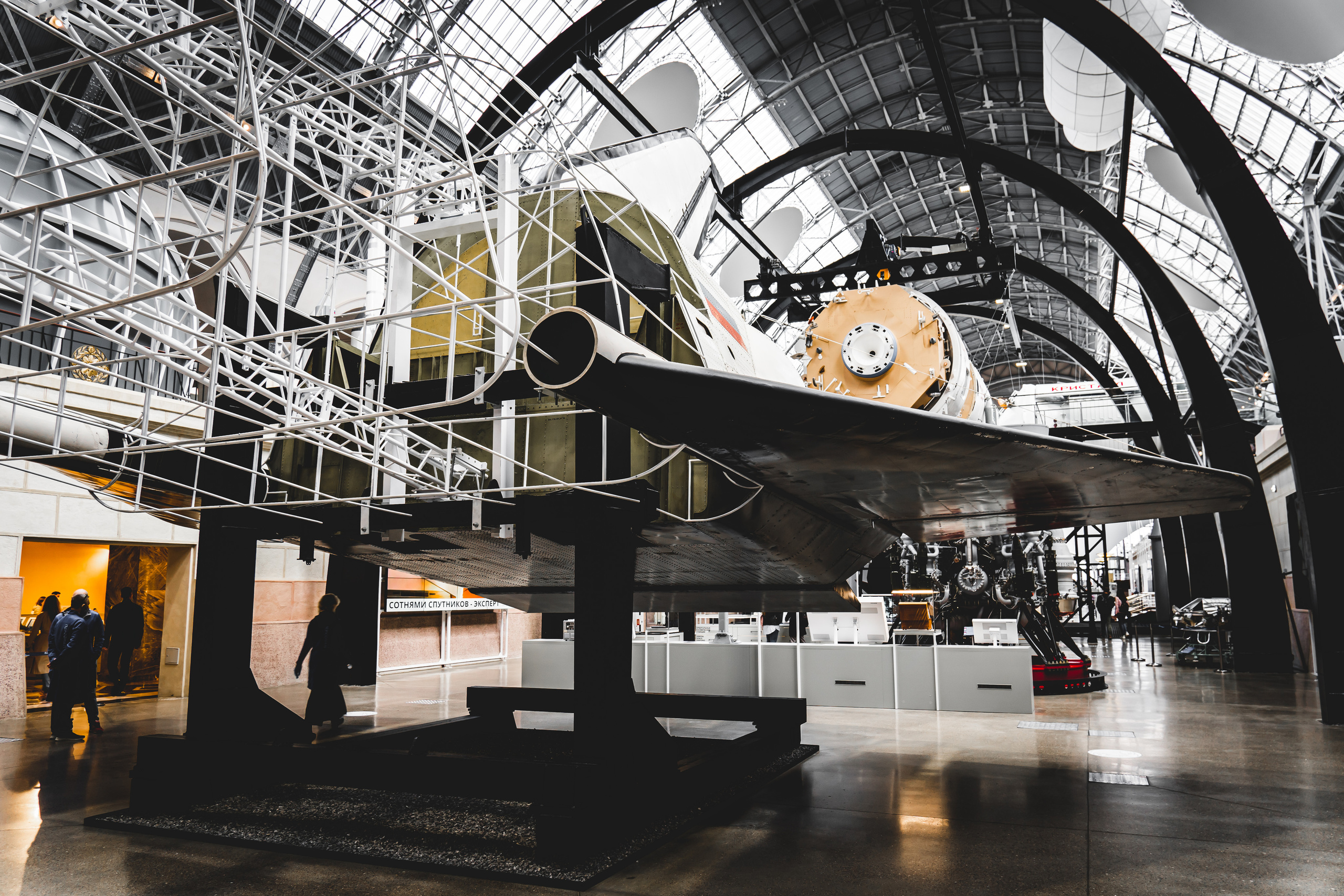 Орбитальный самолет в павильоне "Космос" на ВДНХ