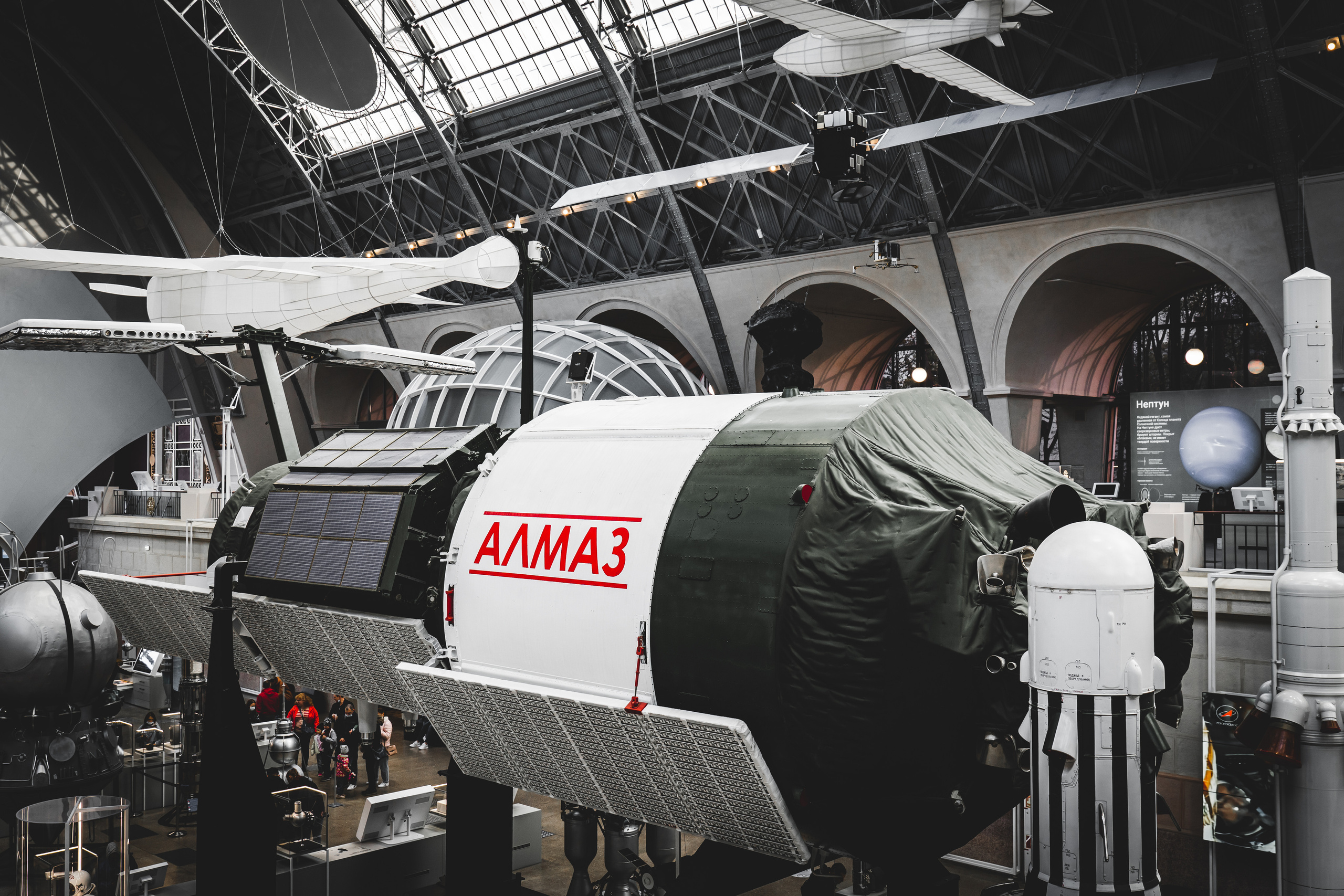 Макет орбитальной станции "Алмаз" в павильоне "Космос" на ВДНХ