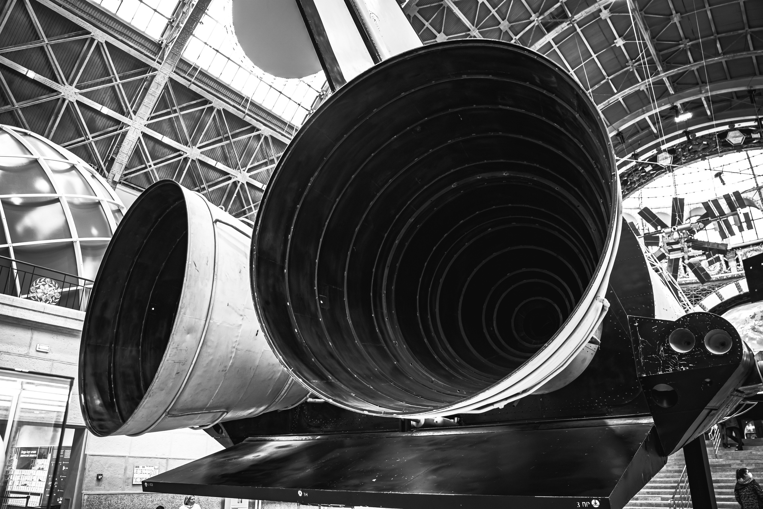 Орбитальный самолет в павильоне "Космос" на ВДНХ