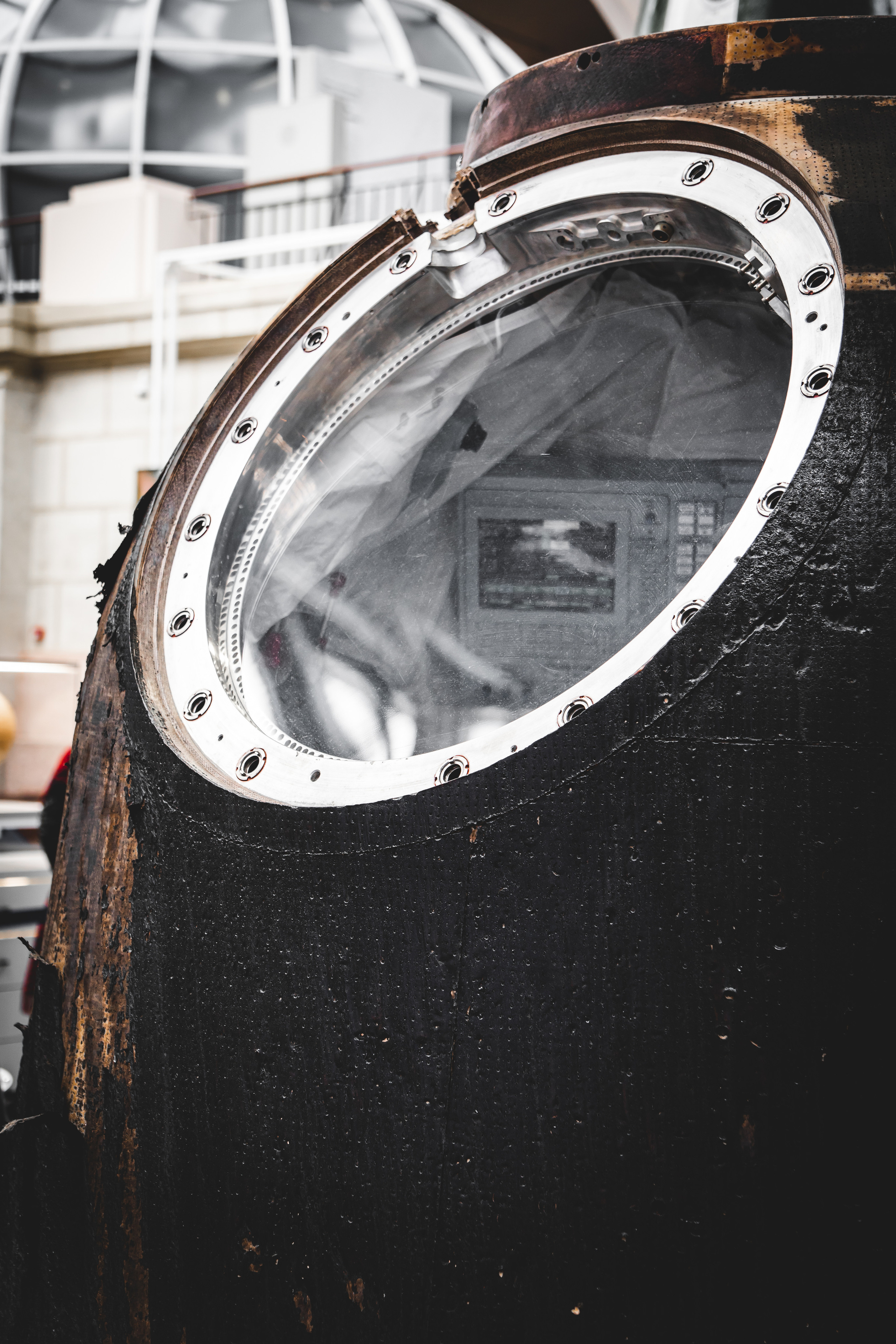 Спускаемый аппарат корабля "Союз ТМА" в павильоне "Космос" на ВДНХ