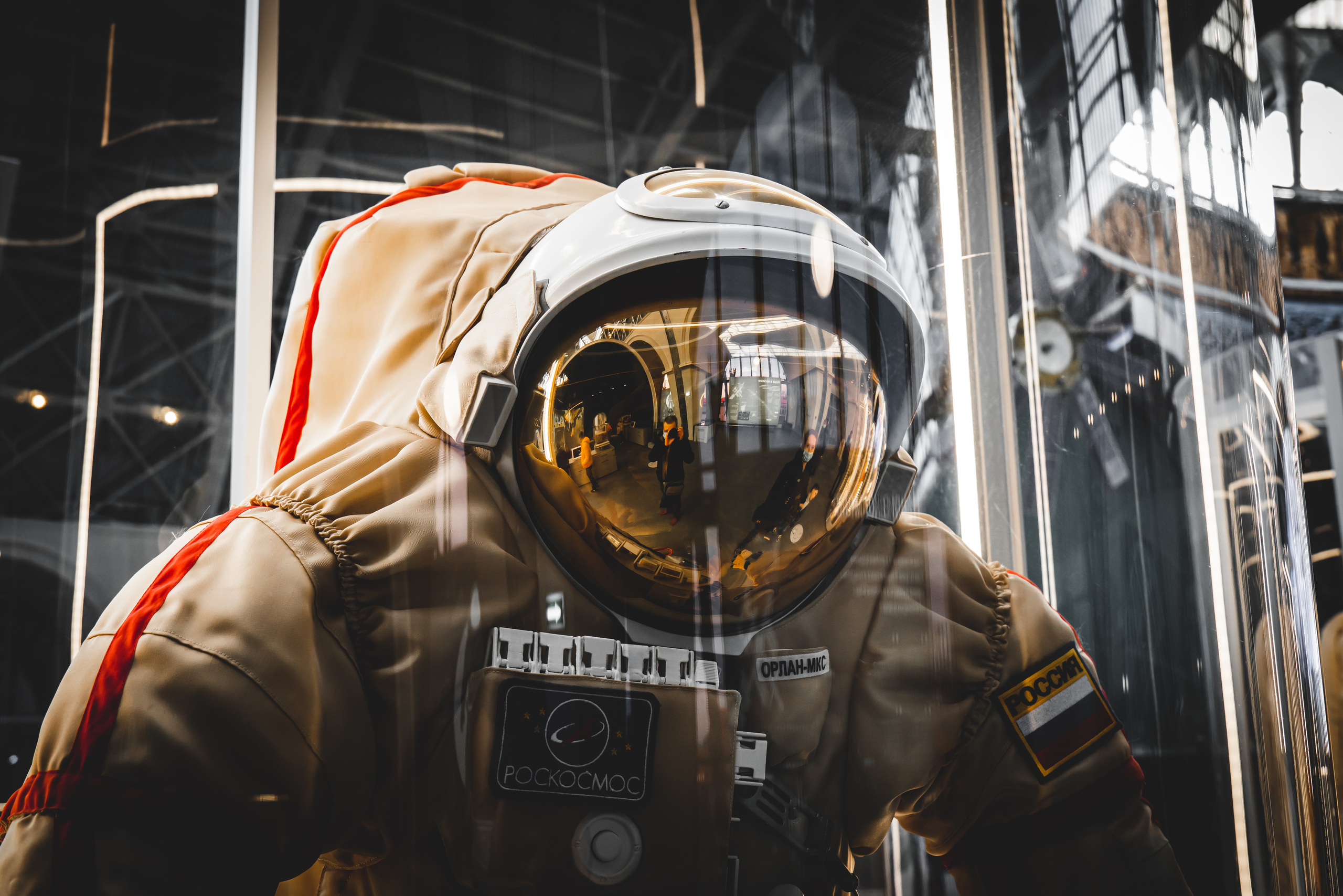 Космический скафандр "Орлан-МКС" в павильоне "Космос" на ВДНХ