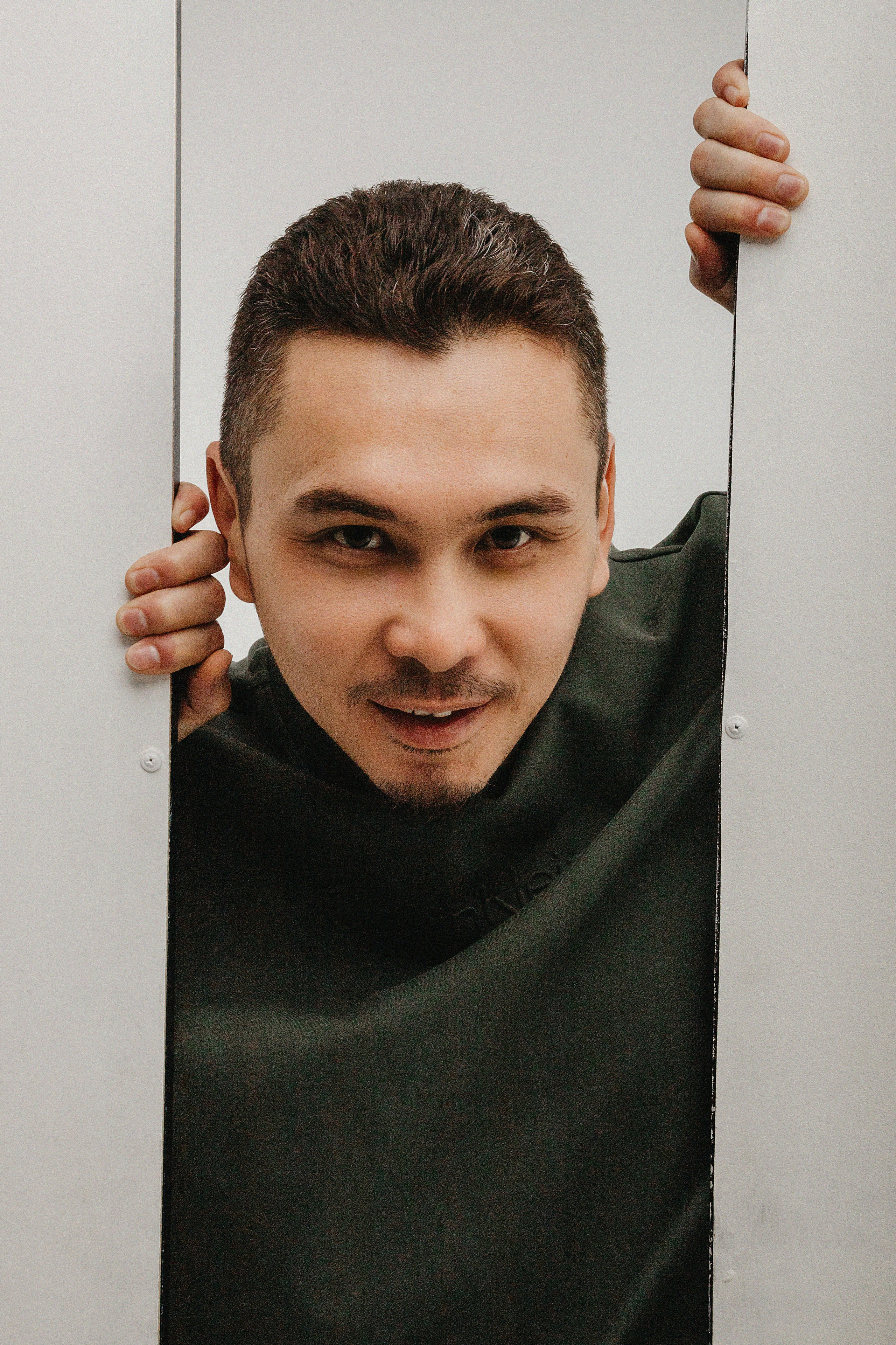 Фотосессия Нурлана в фотостудии Пространство. Свадебный, семейный и портретный фотограф в Алматы, Костанай